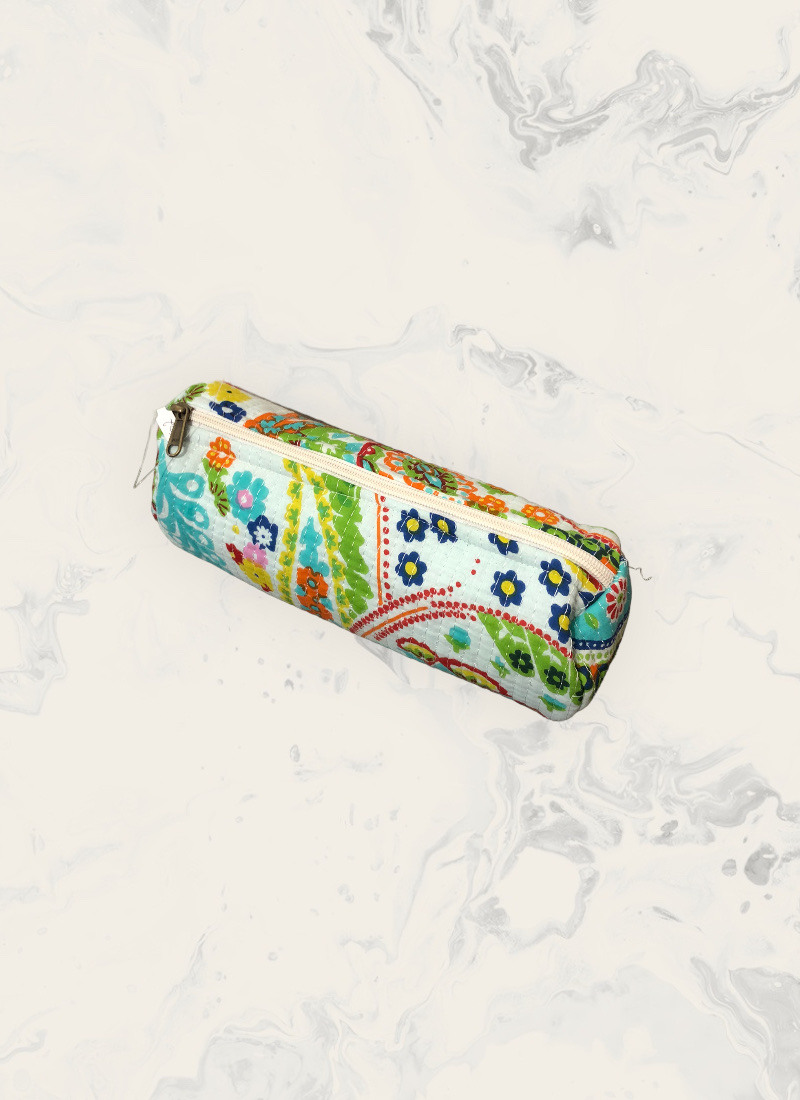 Grossiste ASTRA Maroquinerie - Trousse matelassée à motifs floraux multicolores