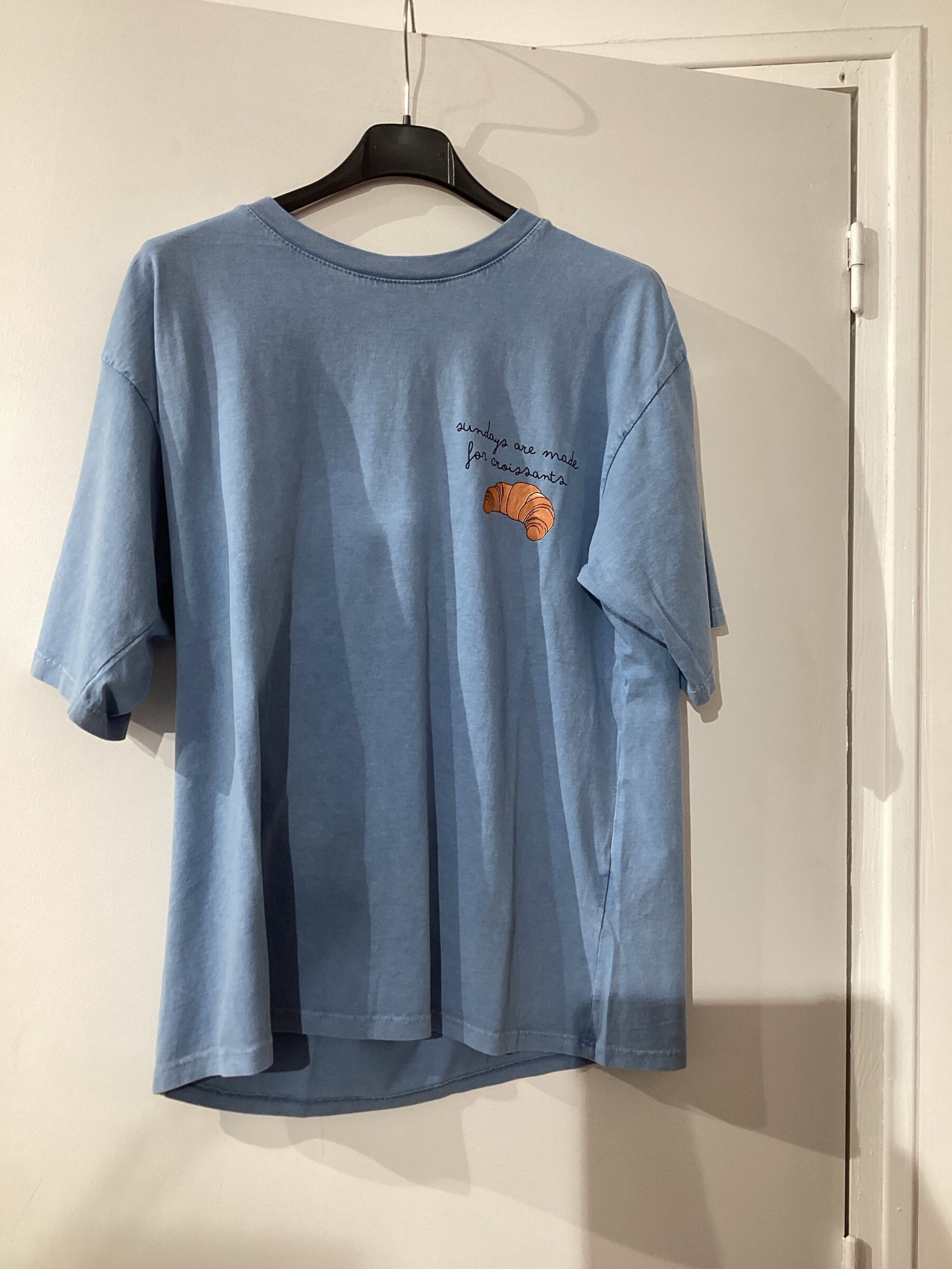 Wholesaler Astra - Embroidered female t-shirt