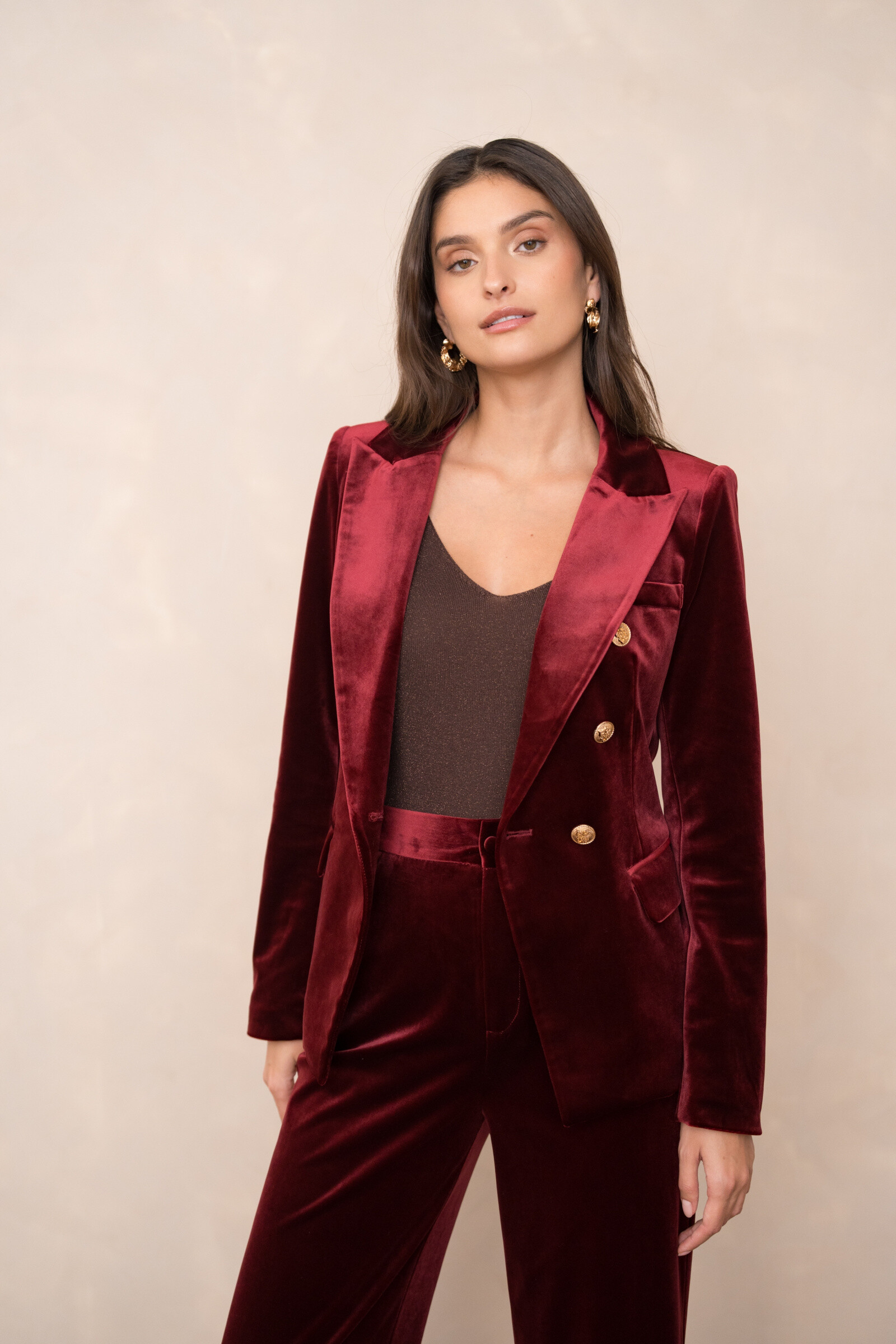 Grossiste Attentif - Veste blazer cintrée en velours avec boutonnage doré