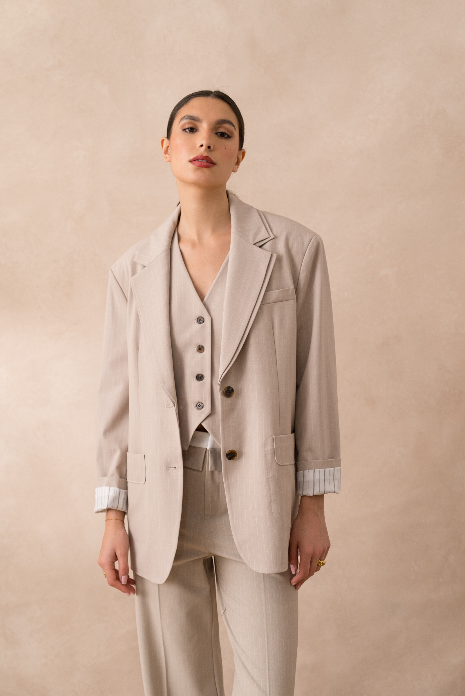 Großhändler Attentif - [Allure] Übergroße Jacke mit feinen Streifen und Kragen mit gekerbter Rückseite