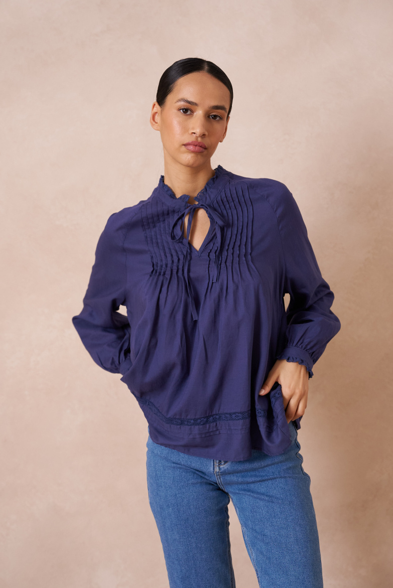 Grossiste Attentif - Blouse lin avec col volanté et lacets