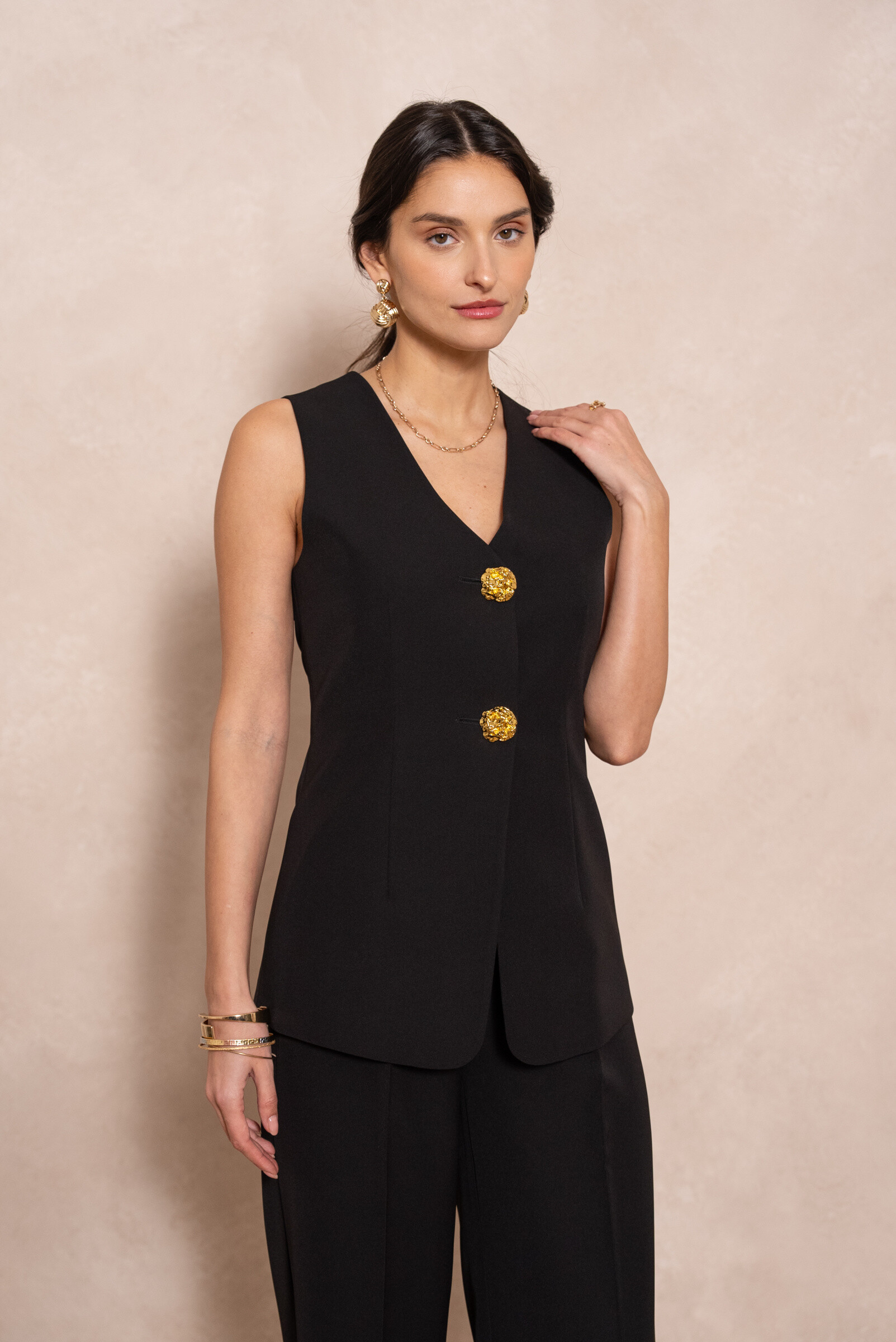 Grossiste Attentif - [Timeless] Gilet sans manches long à boutons dorés texturés