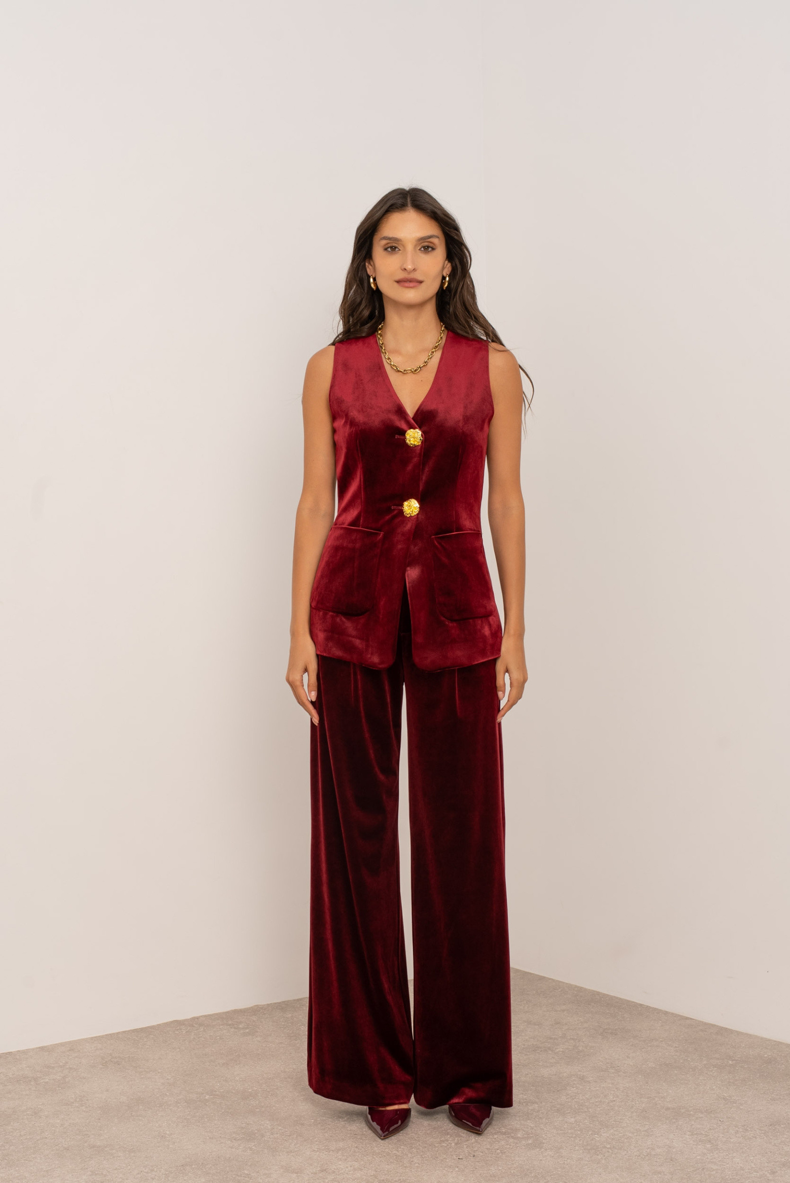 Grossiste Attentif - Gilet long en velours fermeture par boutons dorés.