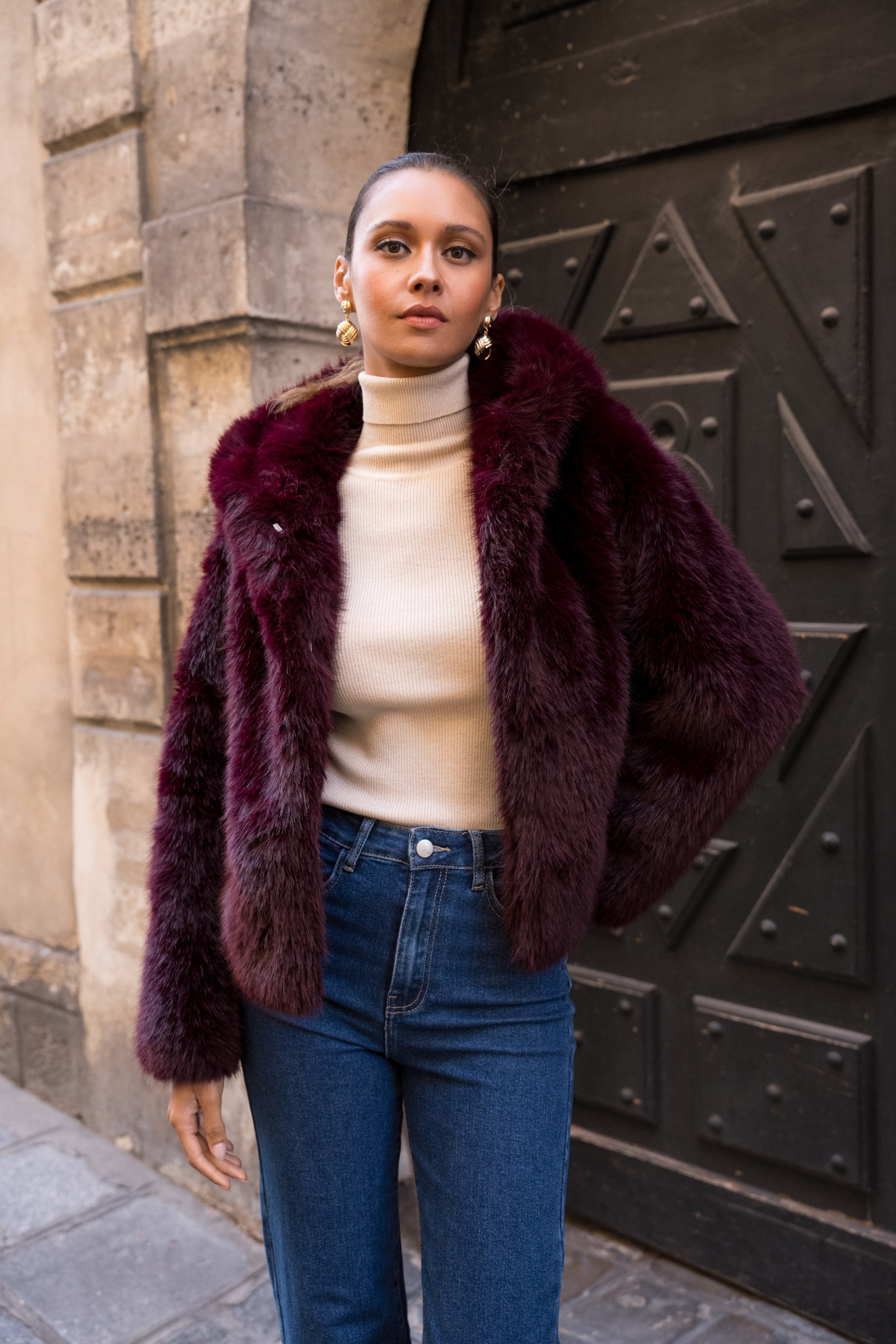 Grossiste Attentif - Manteau court en fausse fourrure longs poils à capuche