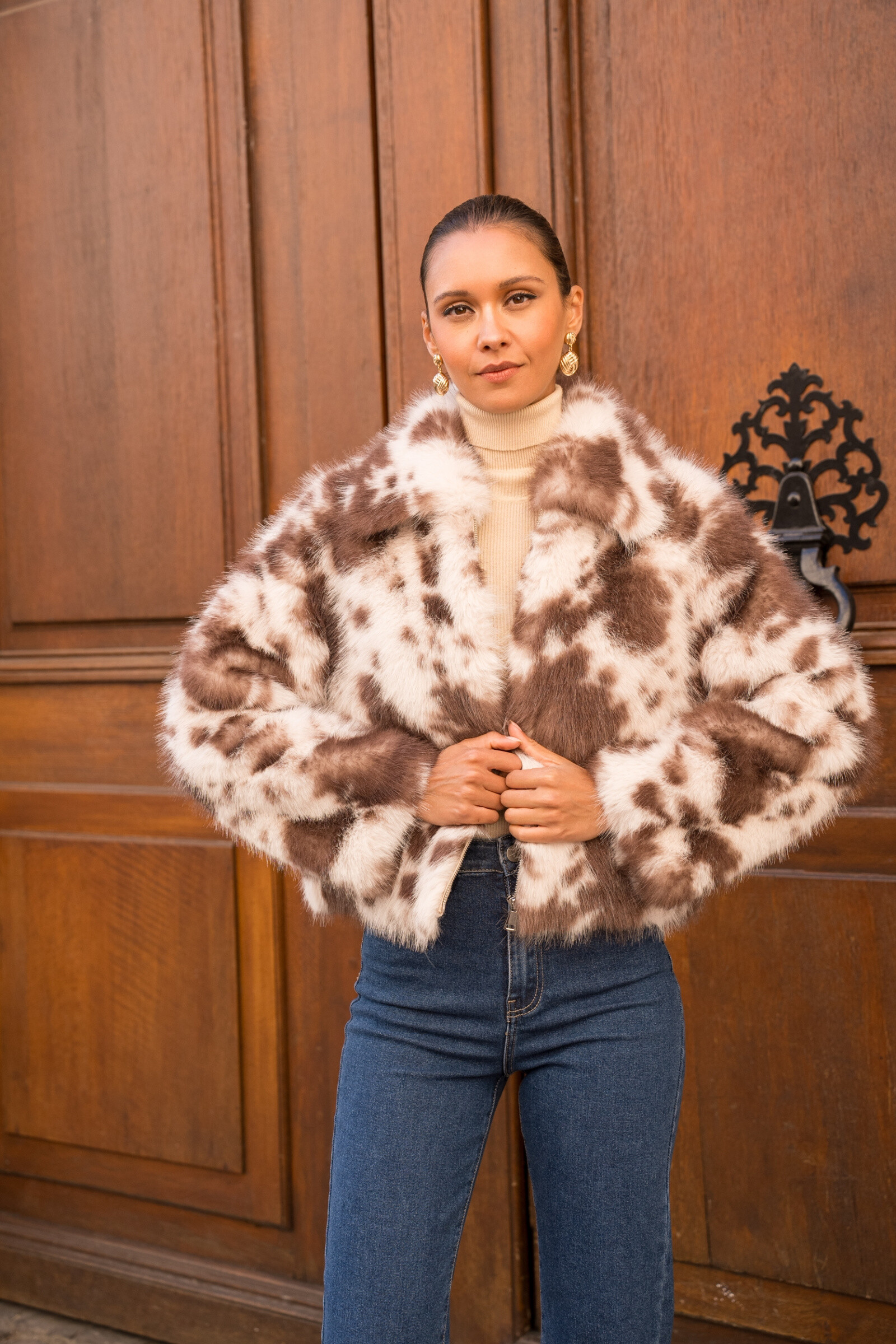 Grossiste Attentif - Manteau court fourrure synthétique imprimé vache