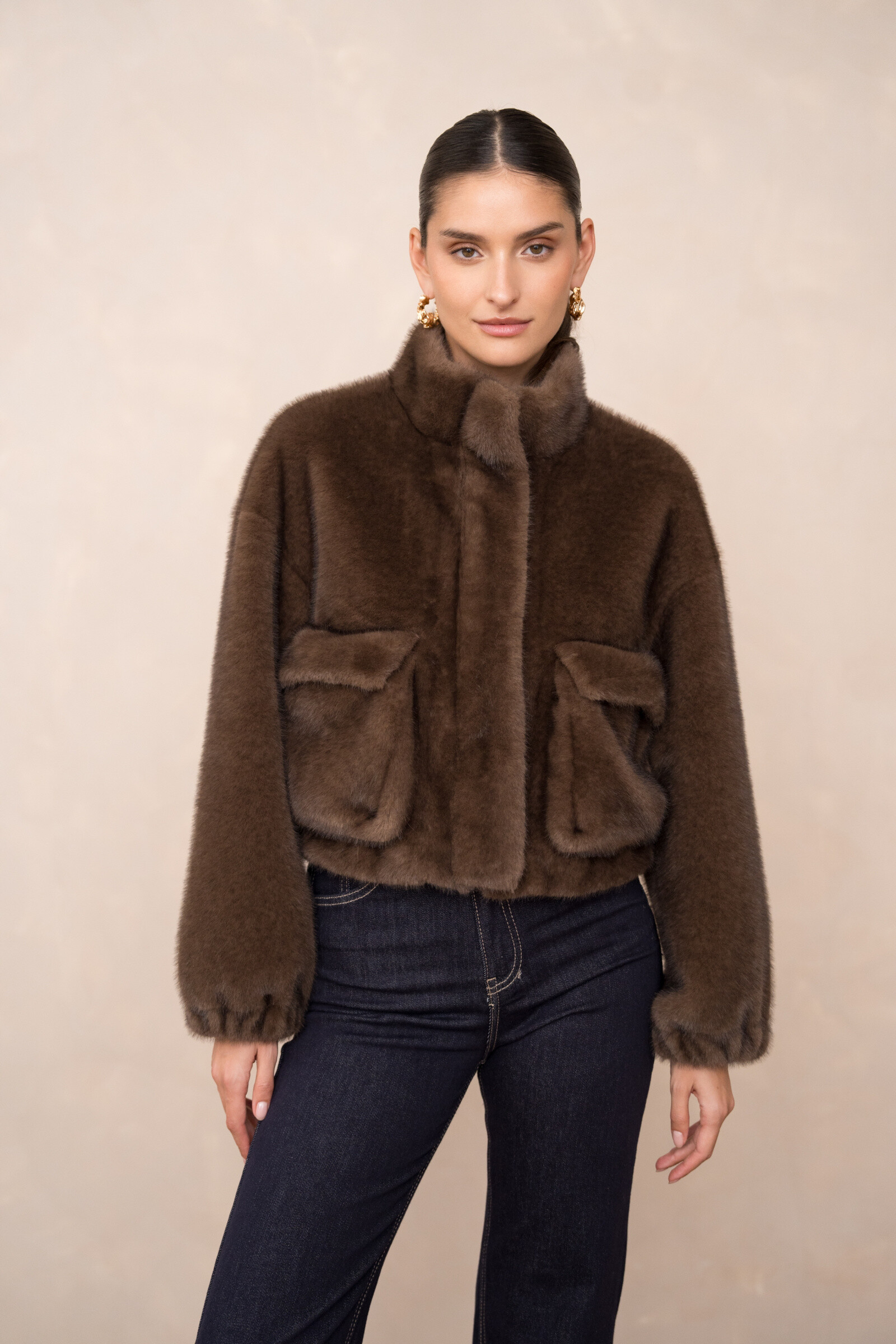 Grossiste Attentif - Veste fourrure synthétique avec fermeture éclair et poches plaquées