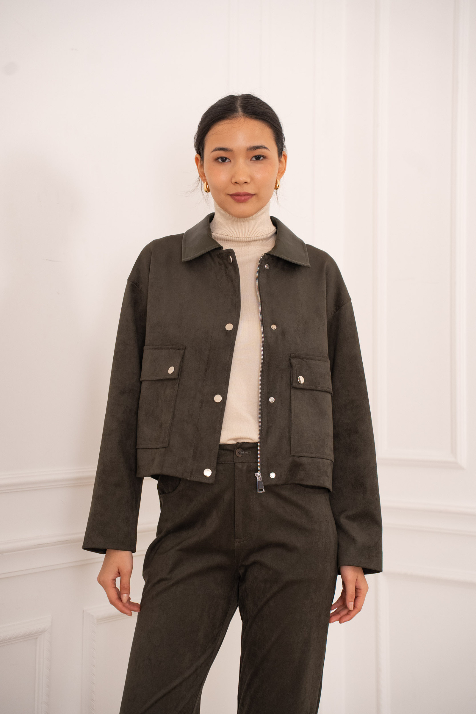 Grossiste Attentif - Veste courte en suédine avec col contrastant en faux cuir