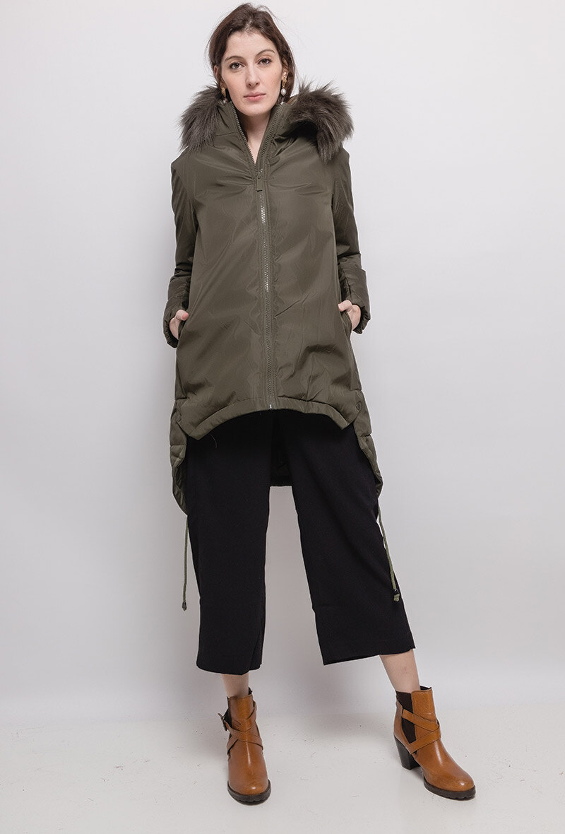 Großhändler Attrait Paris - Langer asymmetrischer Parka mit Kapuze und Kunstpelz