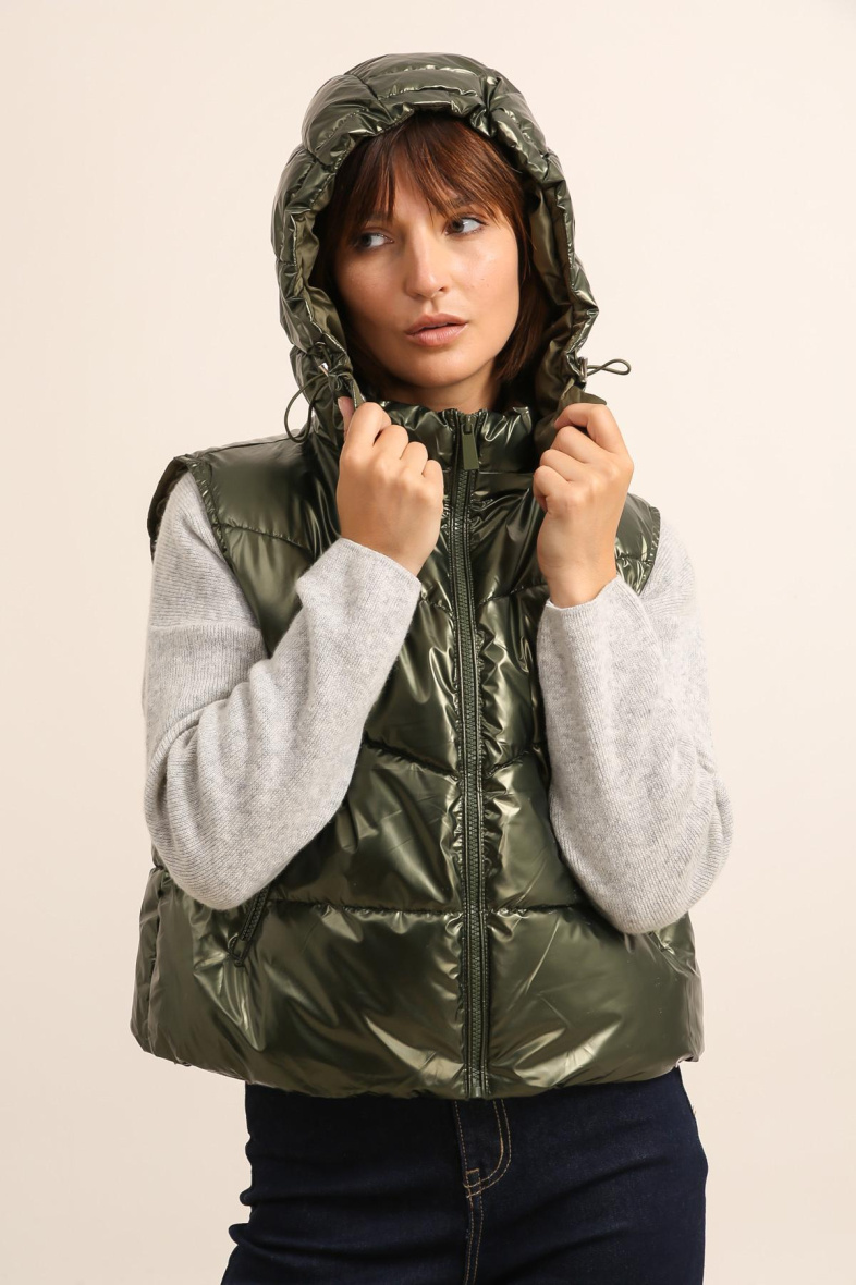 Grossista Attrait Paris - Piumino corto oversize senza maniche con cappuccio metalizzato