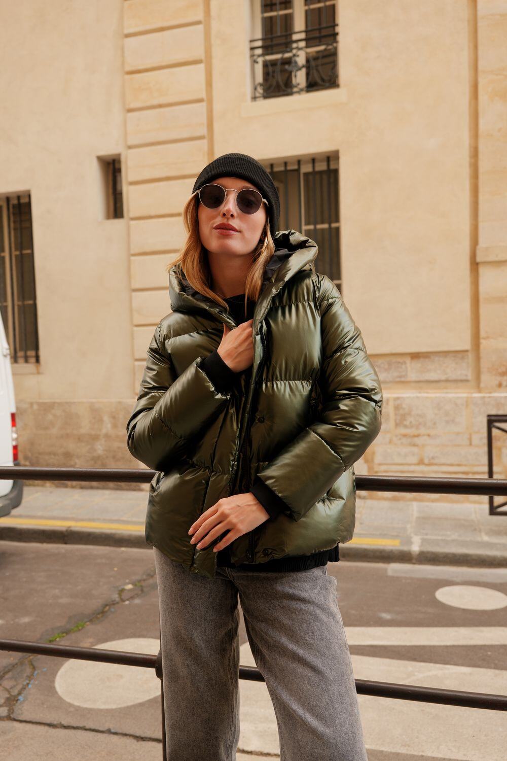 Grossiste Attrait Paris - Doudoune courte métallisée capuche enveloppante