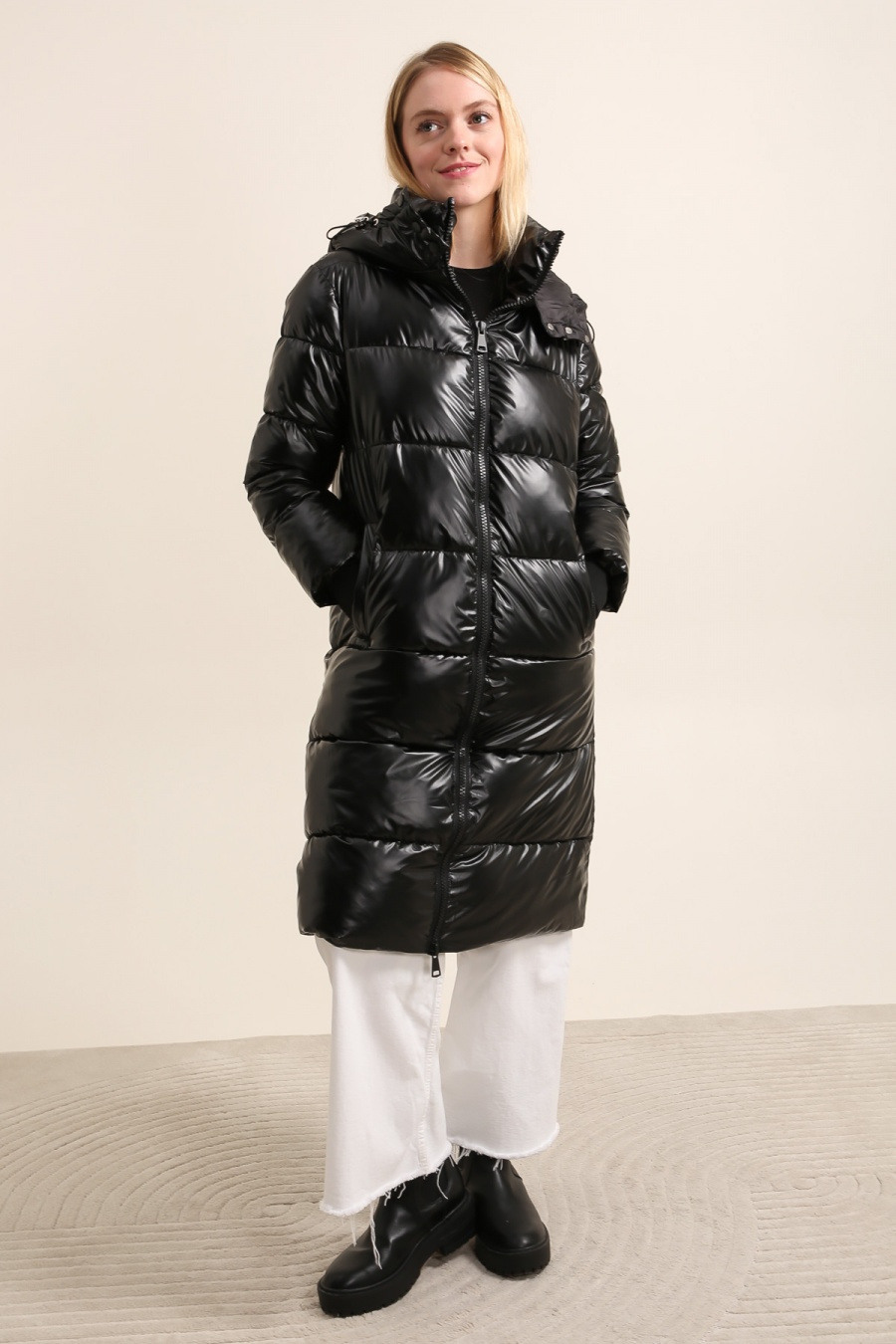 Wholesaler Attrait Paris - Long shiny quilted down jacket