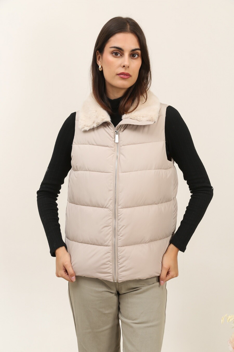 Grossiste Attrait Paris - Gilet sans manches avec col fausse fourrure