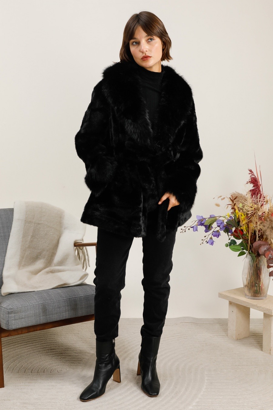Grossiste Attrait Paris - Manteau ceinturé en fausse fourrure avec col oversize