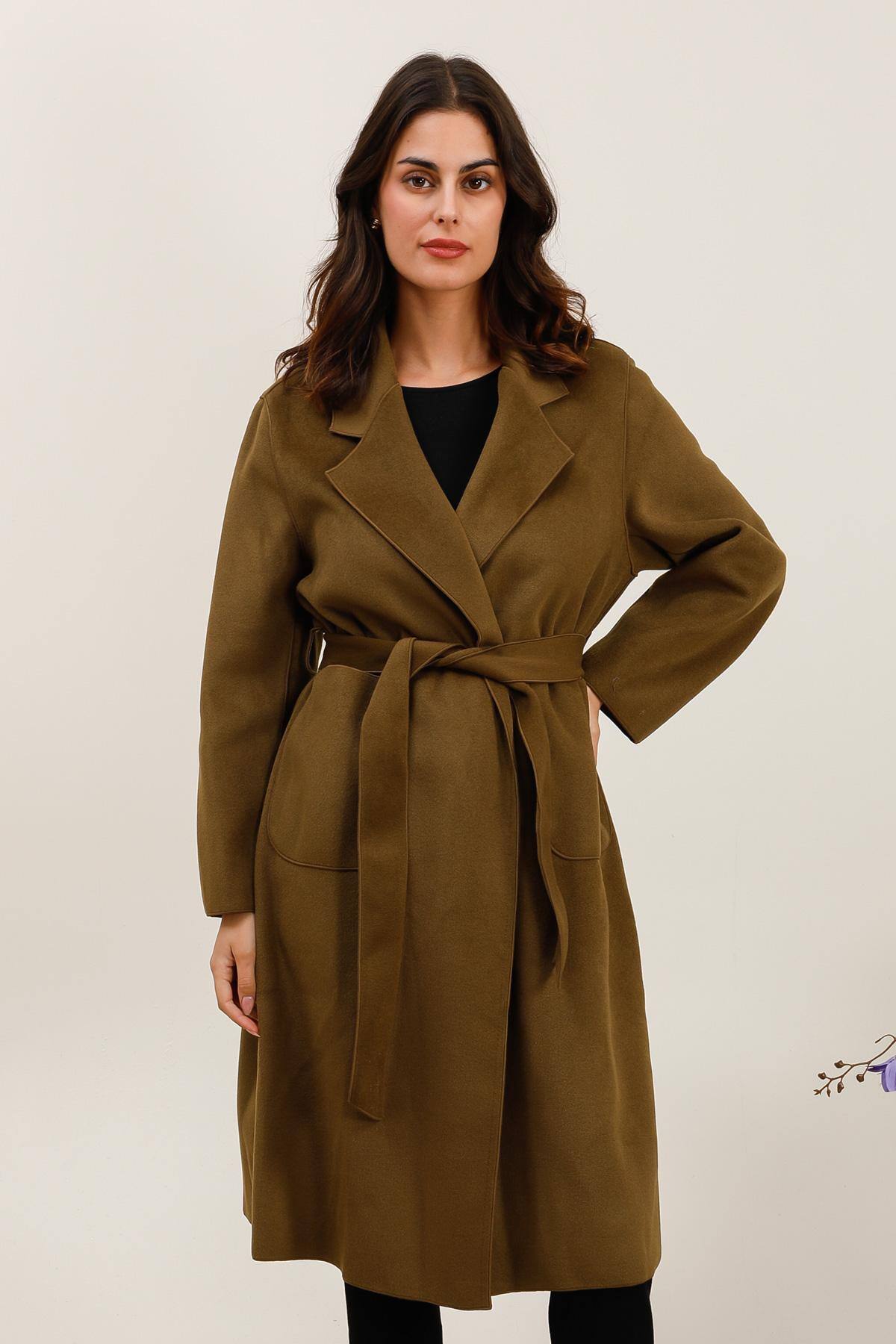 Grossiste Attrait Paris - Manteau mi-long à la coupe fluide et féminine