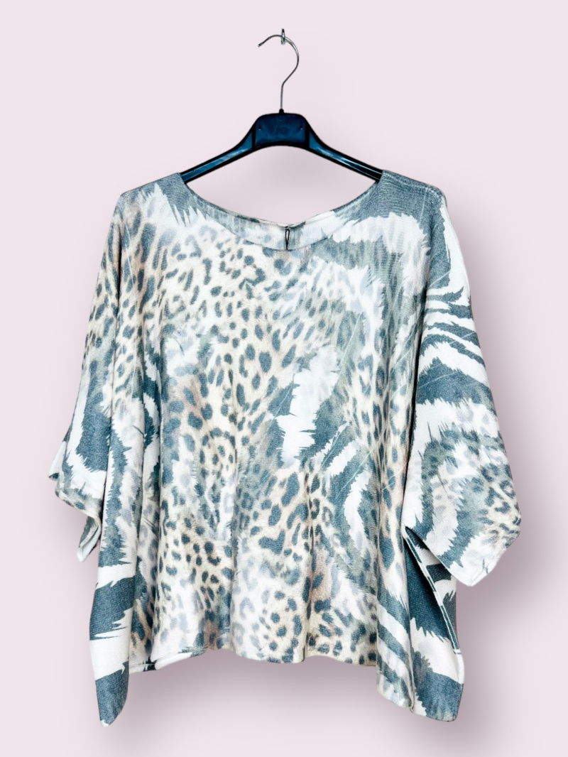 Wholesaler AUBERJINE - Poncho sweater with pattern, 3/4 batwing sleeve