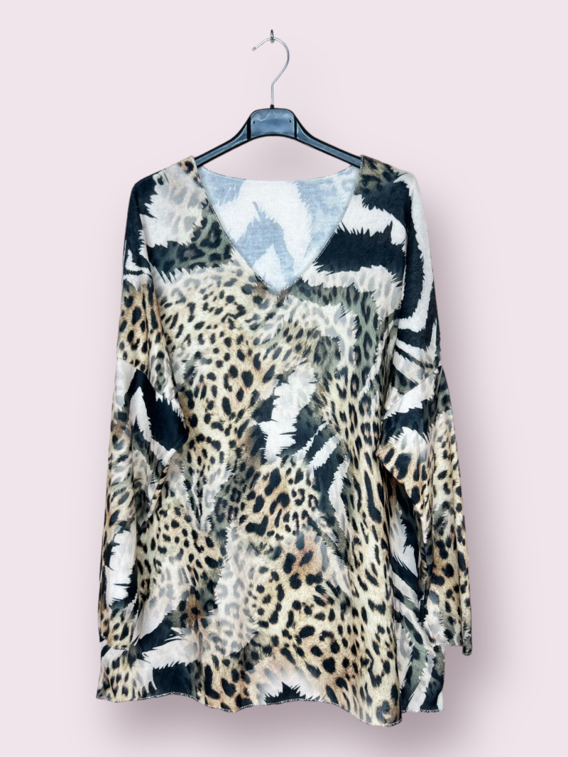 Wholesaler AUBERJINE - Soft sweater with patterns, V-neck