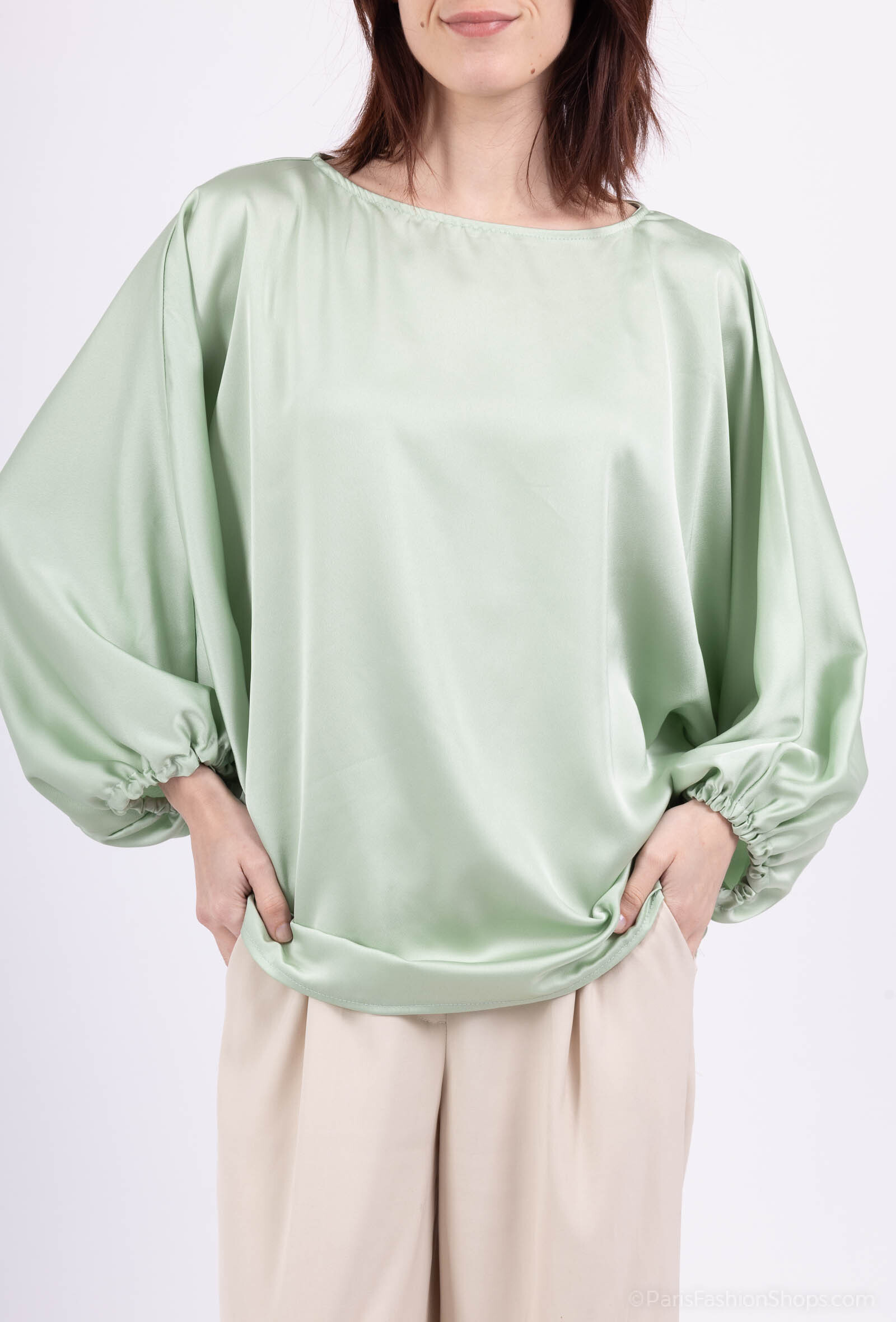 Wholesaler Audrey - Batwing sleeves satiny blouse