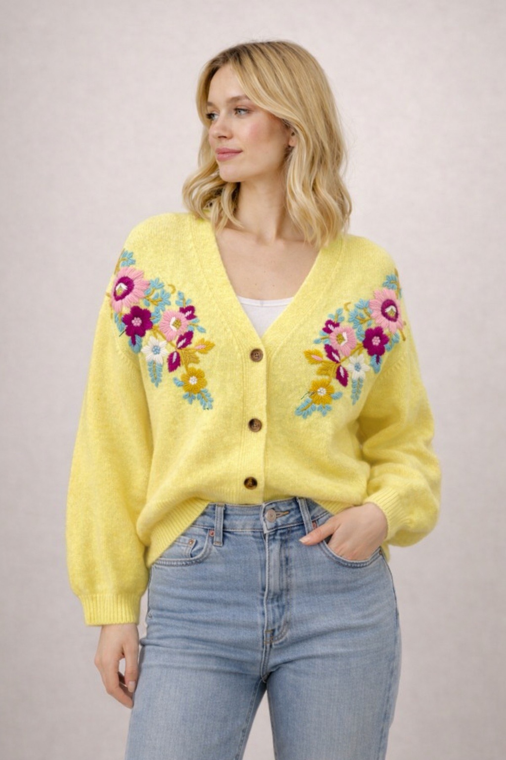 Mayorista Audrey - ✨ Cárdigan Bordado con Flores – Suavidad y Elegancia