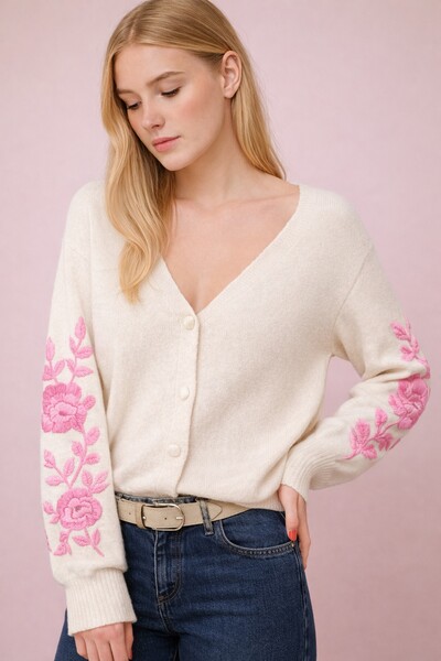 Grossiste Audrey - Cardigan Brodé Floral AP161 Grossiste Audrey - Cardigan Brodé Floral AP161