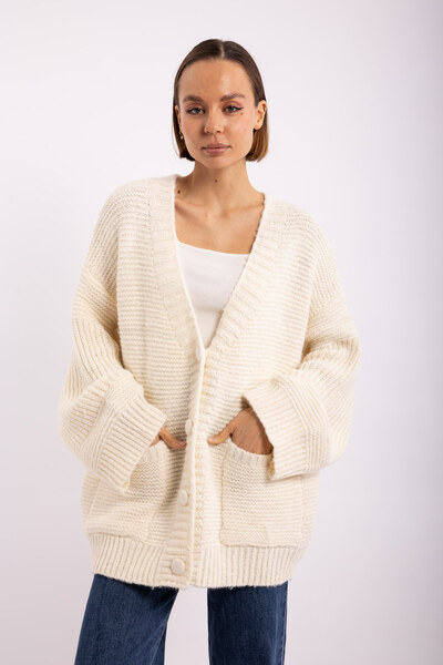 Grossiste Audrey - Cardigan laine oversize femme en maille côtelée AP145 Grossiste Audrey - Cardigan laine oversize femme en maille côtelée AP145