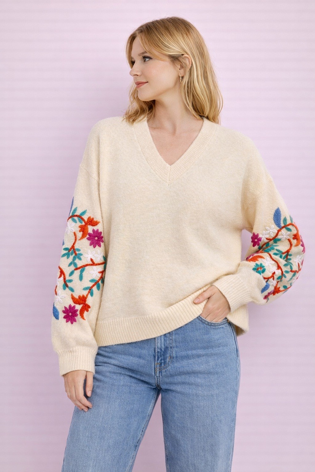 Grossista Audrey - Maglione in maglia ricamata con maniche floreali