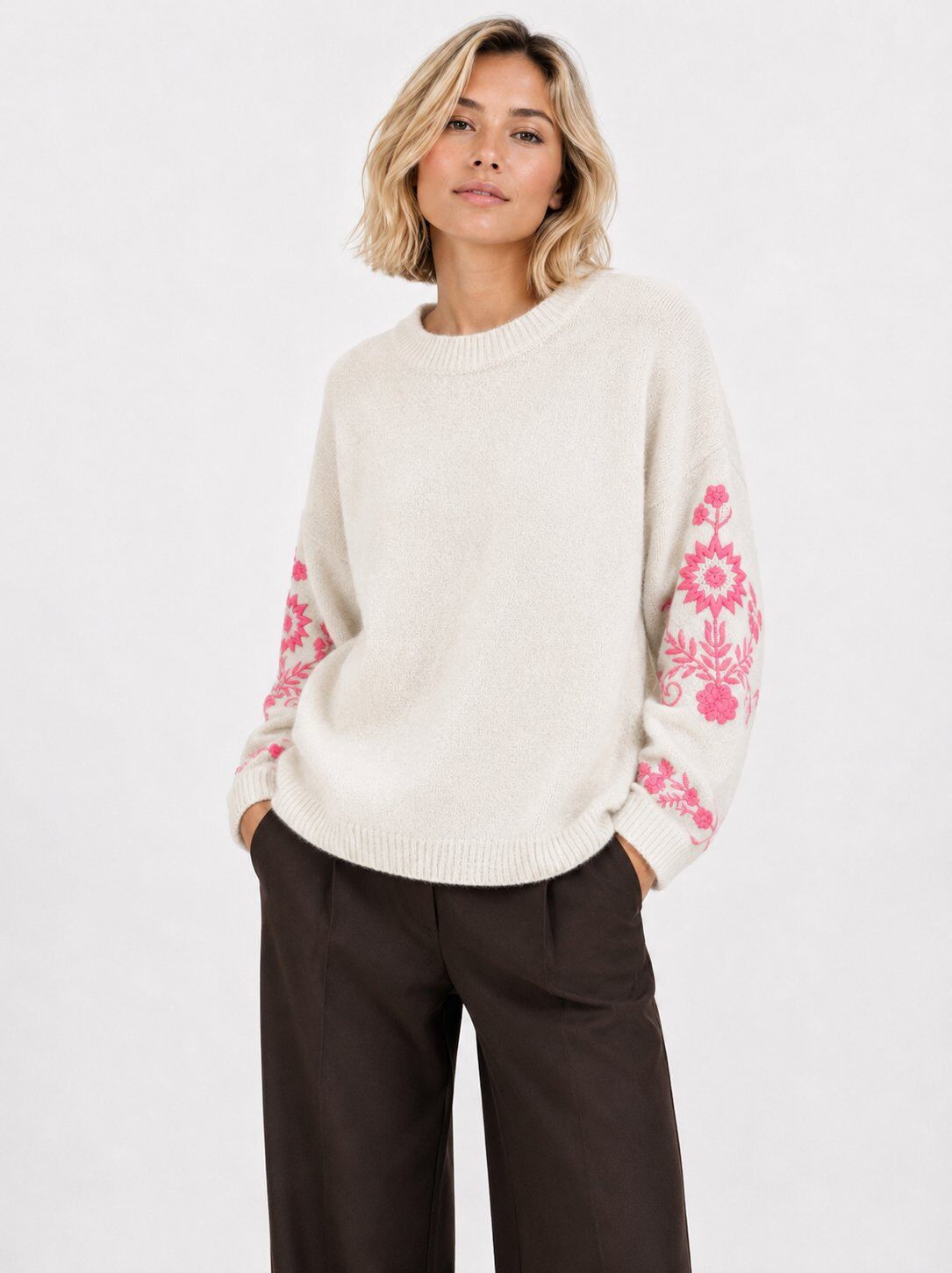 Grossiste Audrey - Pull Maille Brodé – Collection Broderie Florale