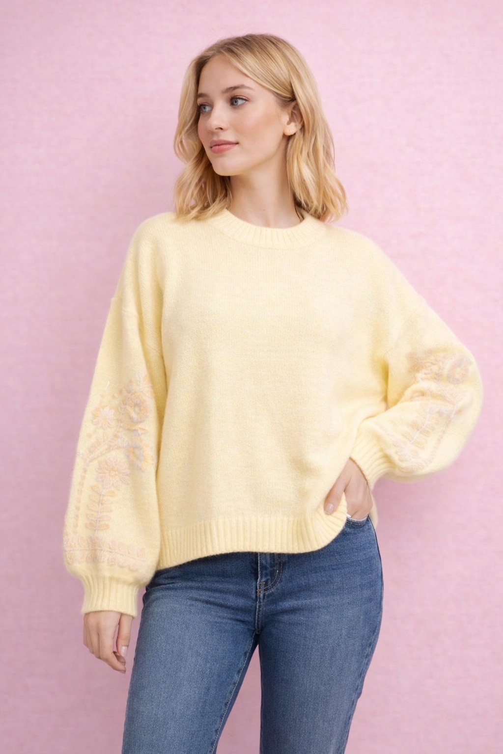 Grossista Audrey - 🌸 Maglione Ricamato con Maniche Fiorite – Dolcezza Bohemien