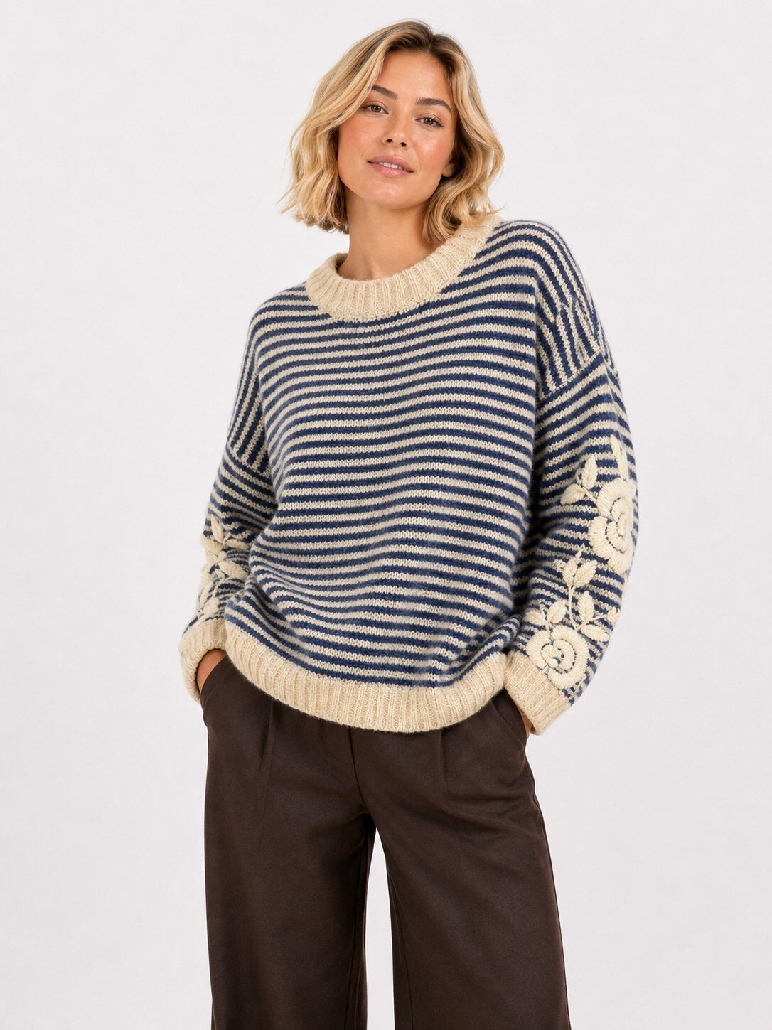 Grossista Audrey - Maglione a Maglia con Maniche Ricamate
