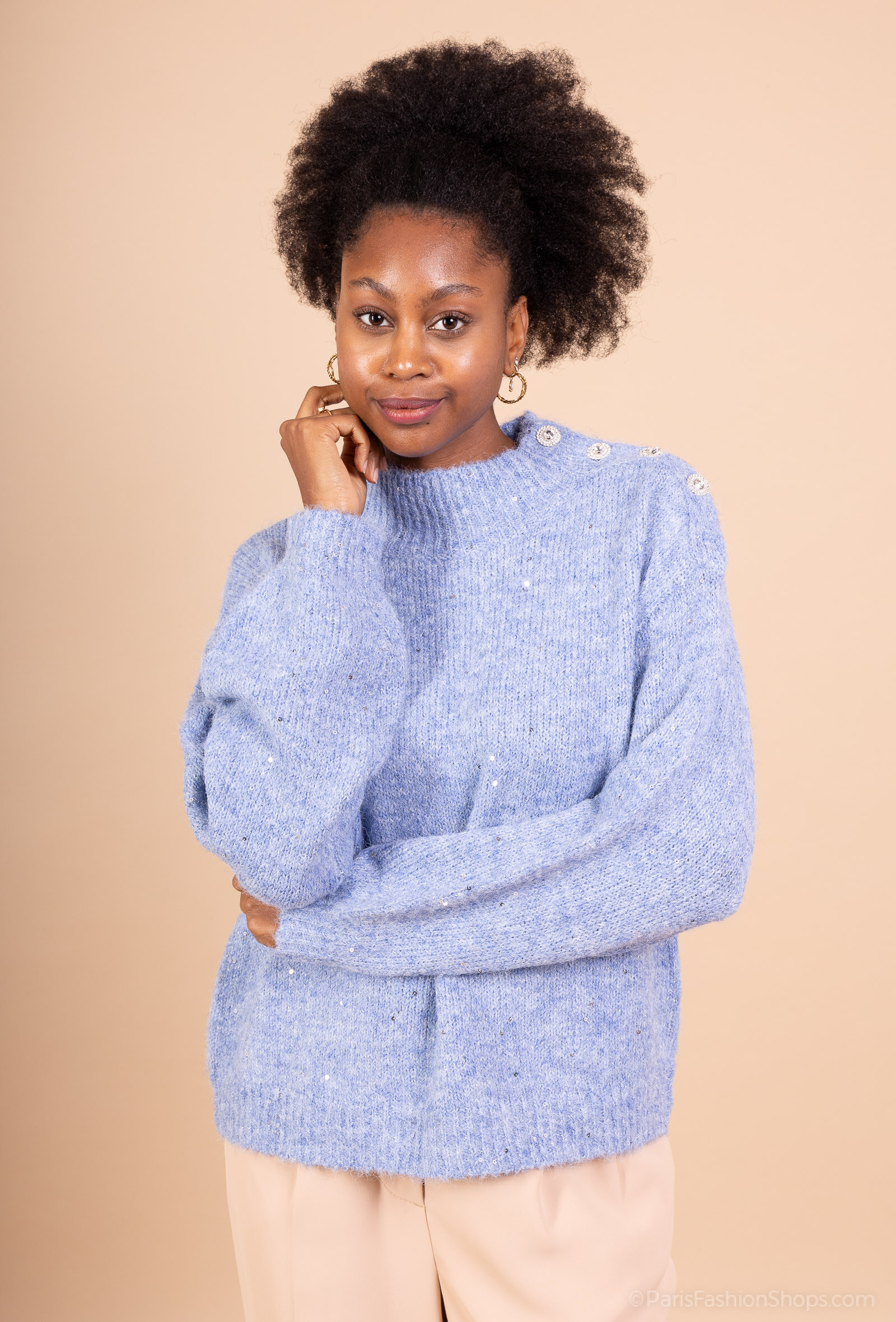 Grossiste Audrey - Pull laine femme à sequins et boutons bijoux AP119