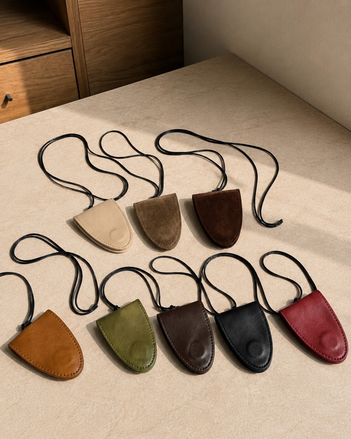 Wholesaler Auren - Magnetic eyeglass holder in cowhide split leather A1329-1
