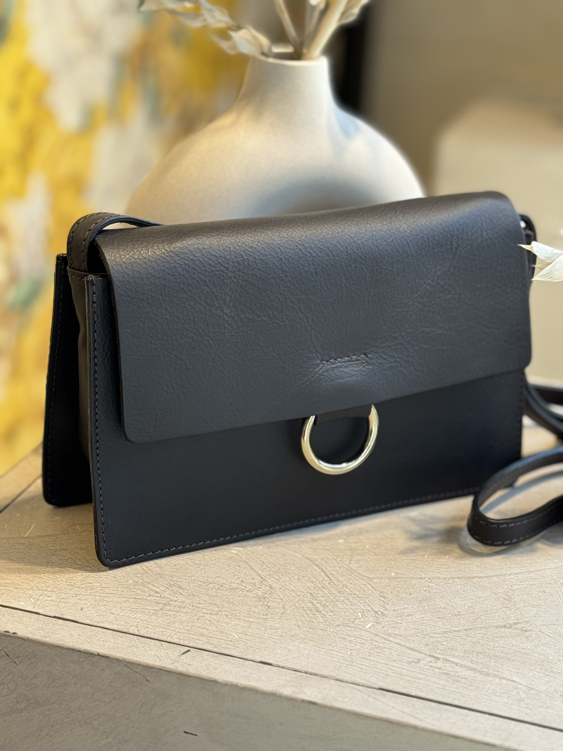 Wholesaler Auren - Crossbody bag in cowhide leather