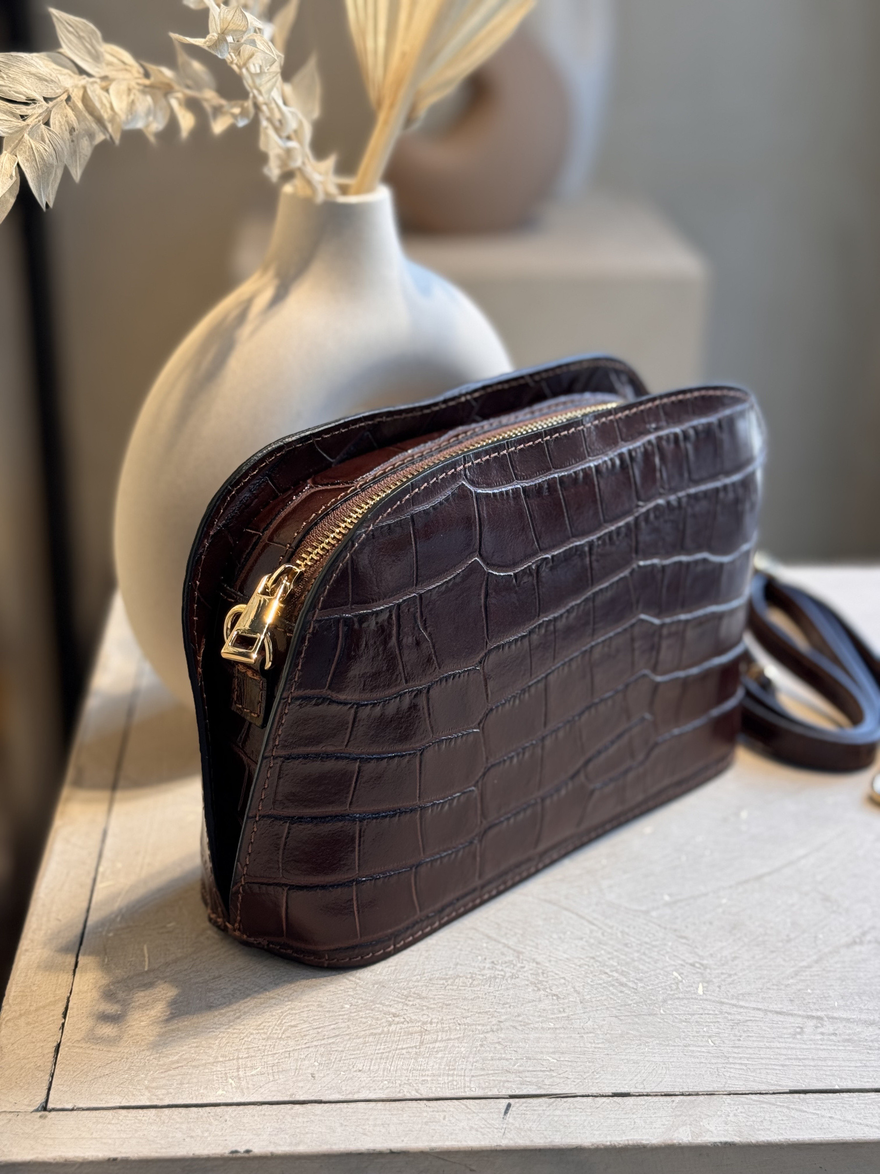 Wholesaler Auren - Crossbody bag in cowhide leather