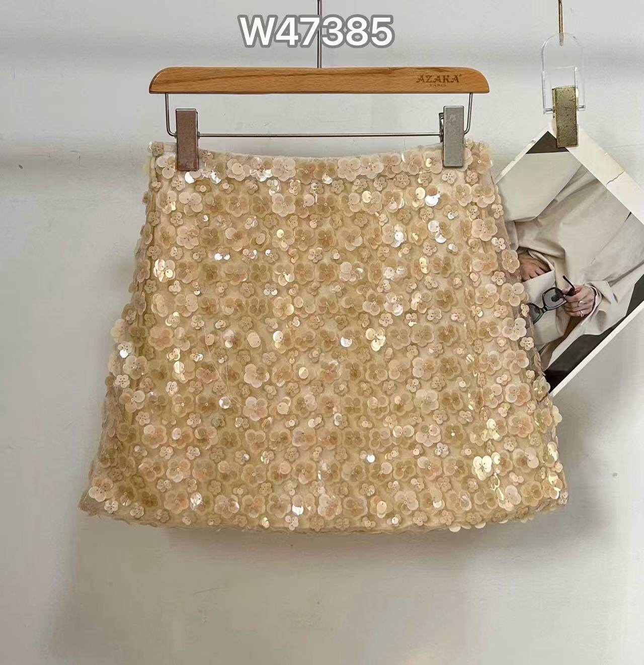 Lightweight polyester skirt, perfect for summer 2026, made in China, ideal for a fresh and feminine look.