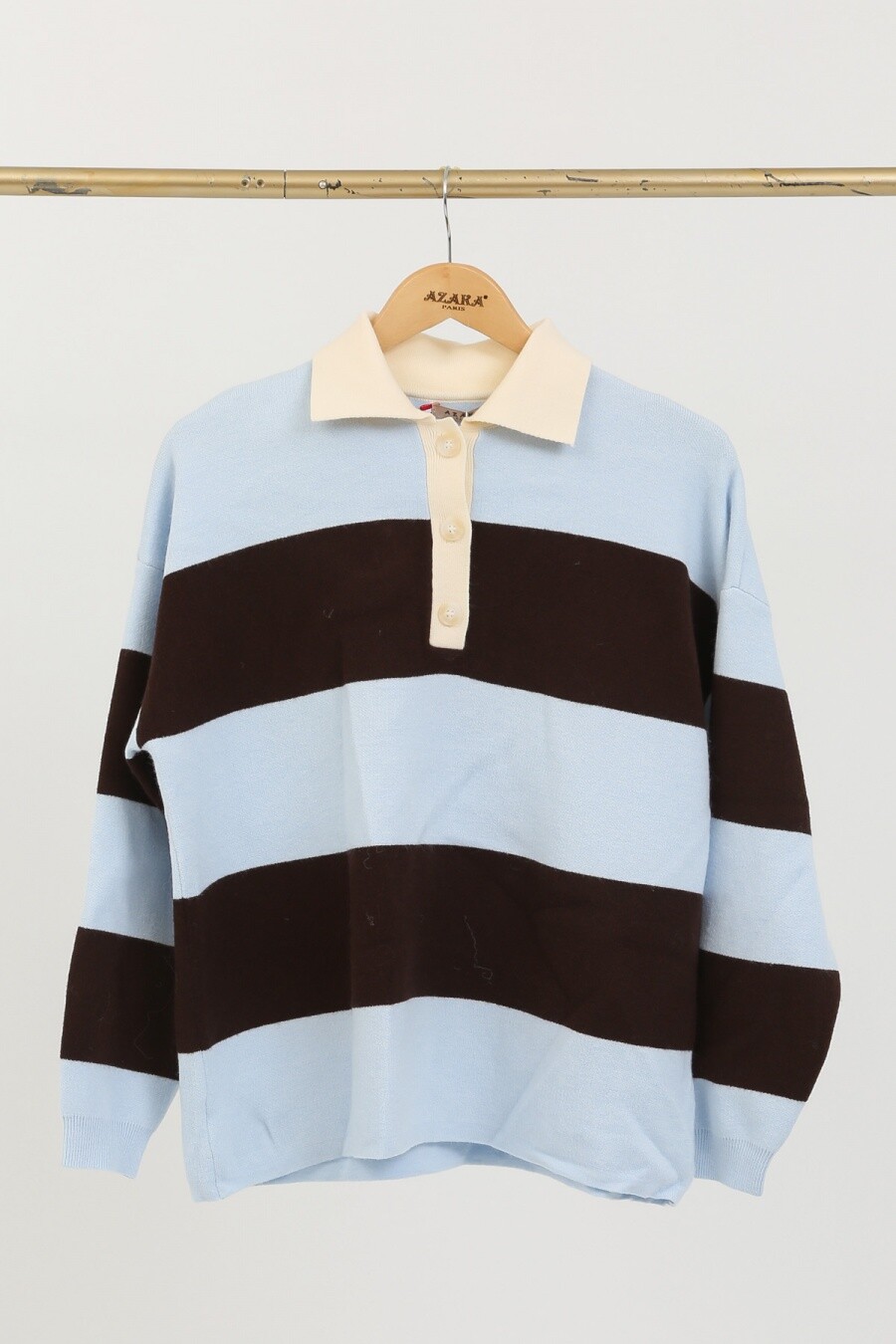 Light and breathable sweater, perfect for spring, made of polyester, polyamide, and viscose, made in China.