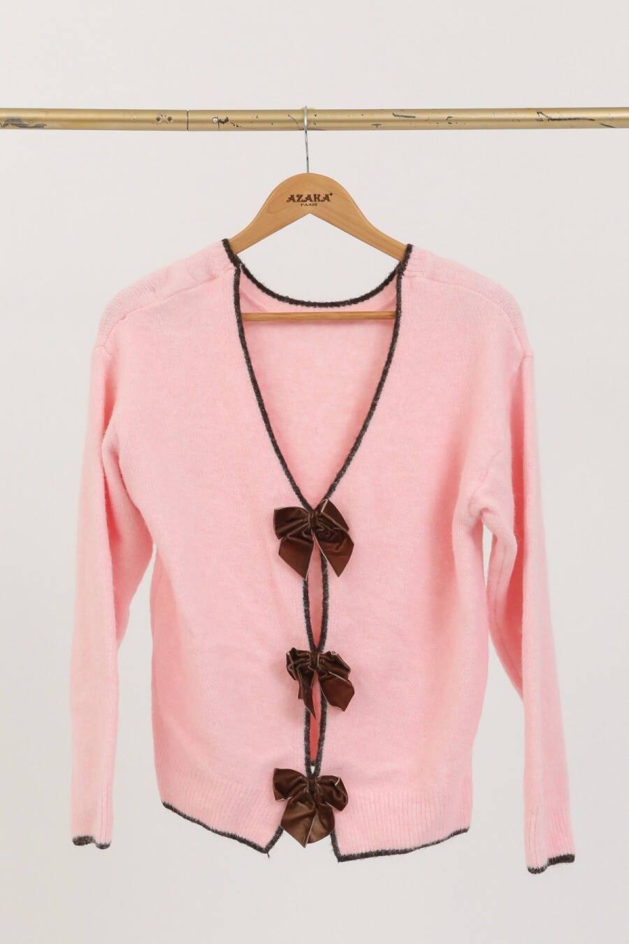 Lightweight women's sweater, perfect for spring, made of polyamide, viscose, and wool, with a touch of ostrich, made in China.