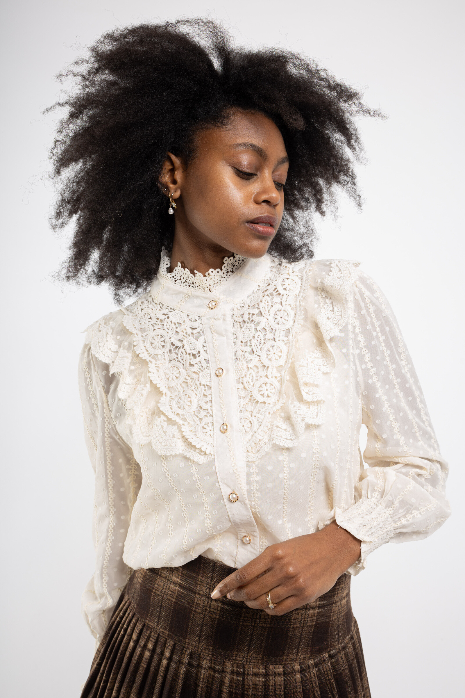 Chemise légère pour femme, 100% polyester, idéale pour le printemps/été. Fabriquée en Chine, parfaite pour un style frais.