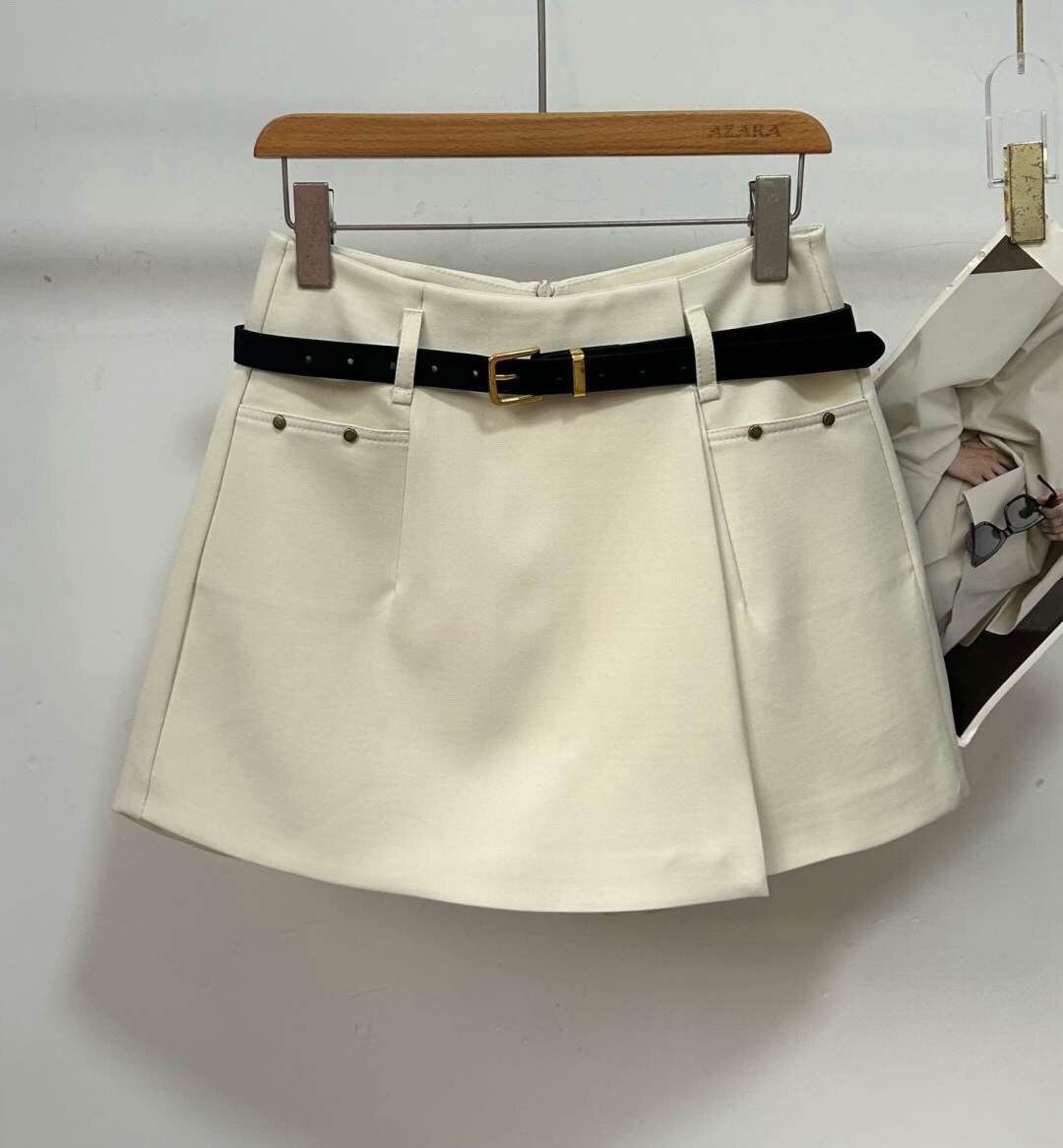 Spring women's shorts, polyester enriched with ostrich feathers, lightweight, perfect for summer 2026, made in China.