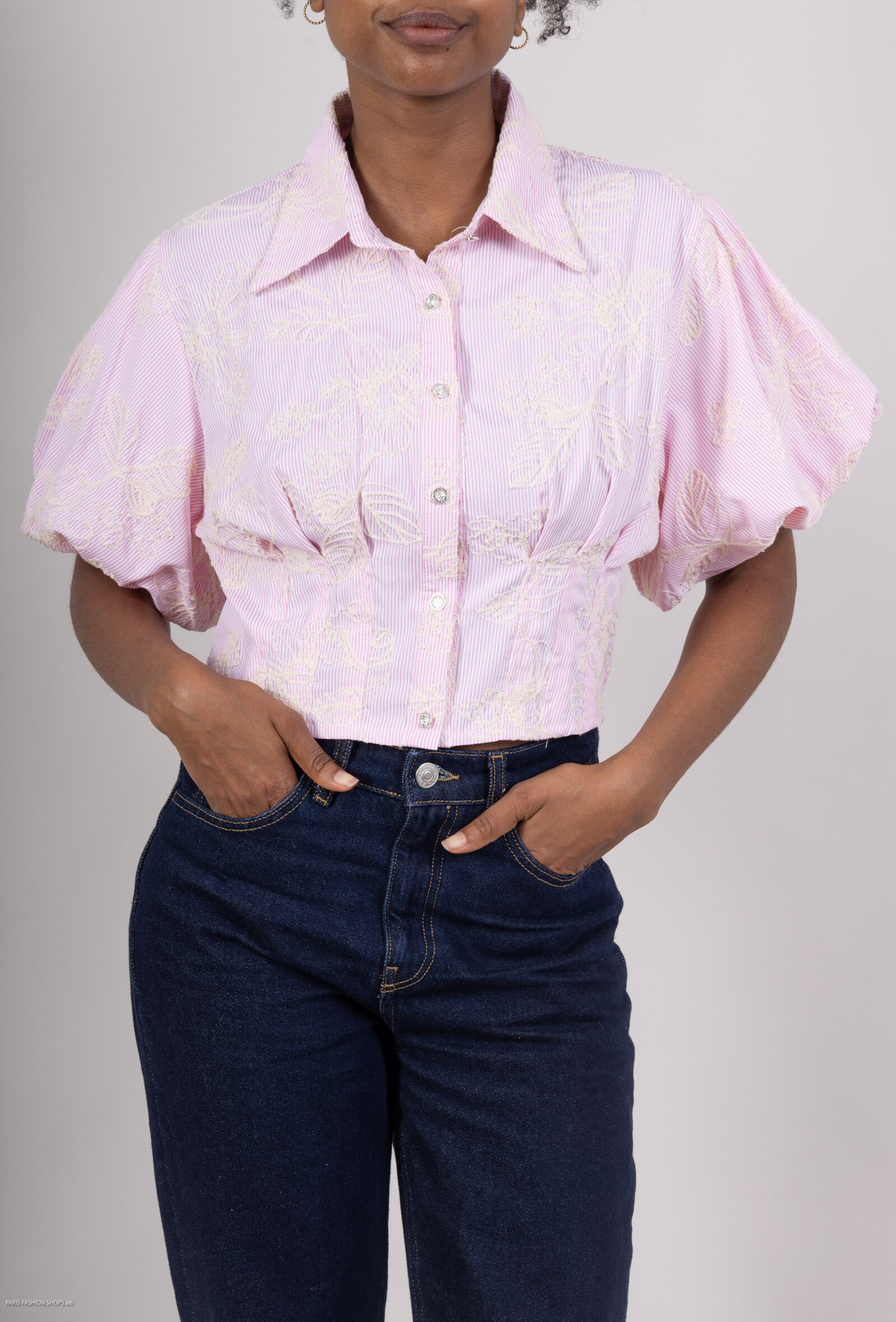 Stylish top for spring/summer, polyester and cotton, perfect for sunny days, made in China.