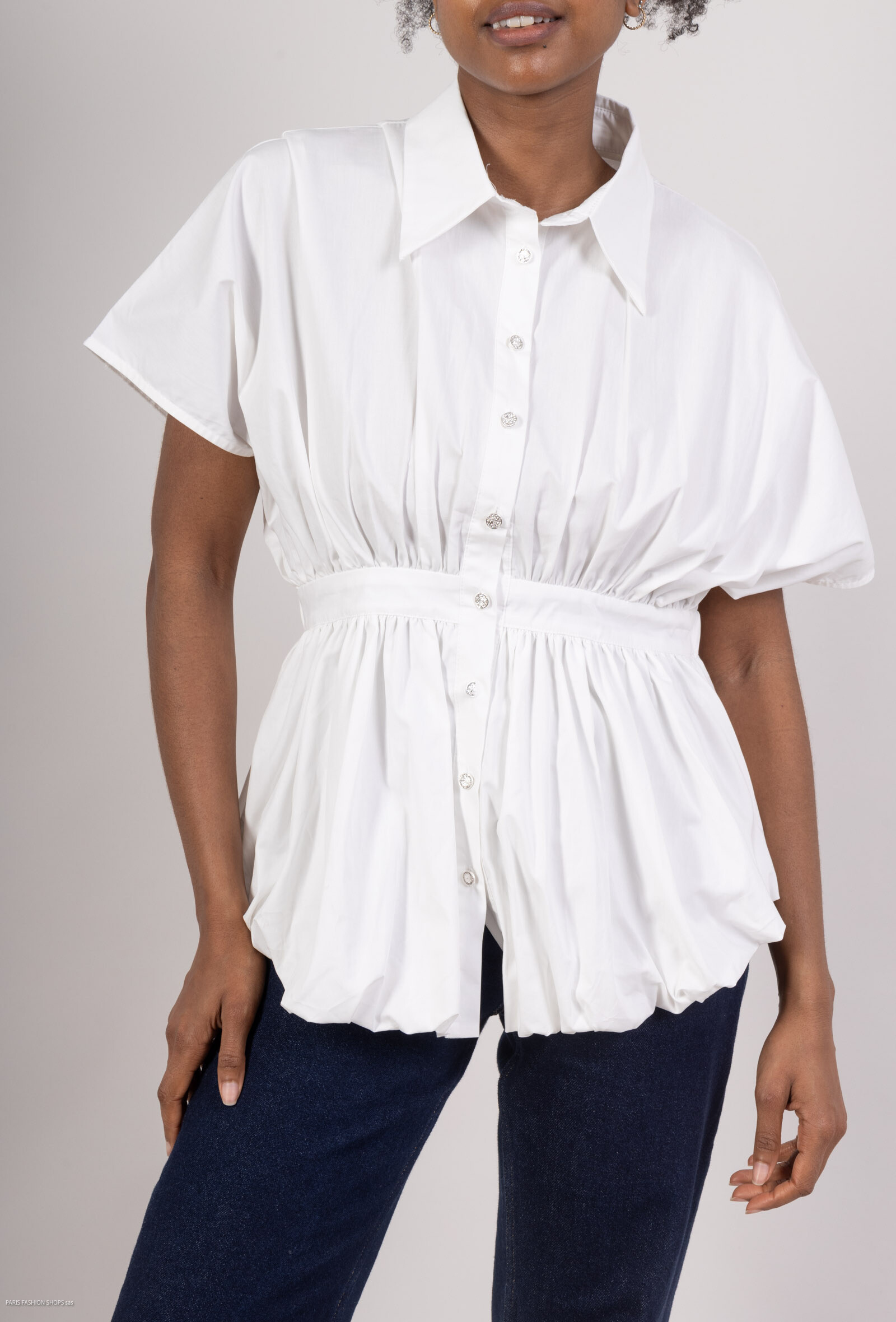 Stylish women's top for spring/summer, polyester (80%) and cotton (20%), perfect for a fresh look, made in China.
