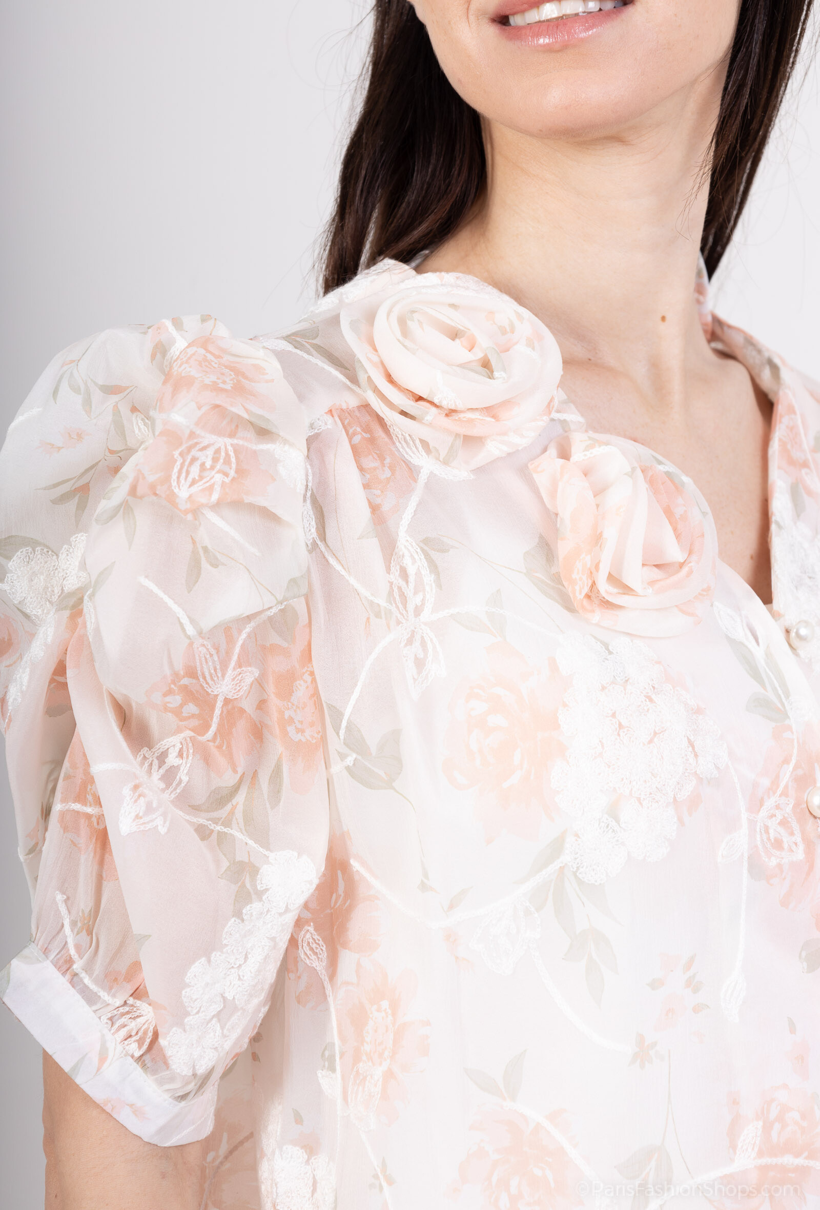 Top féminin en polyester, idéal pour l'été 2025, léger et respirant, fabriqué en Chine. Parfait pour la saison chaude.