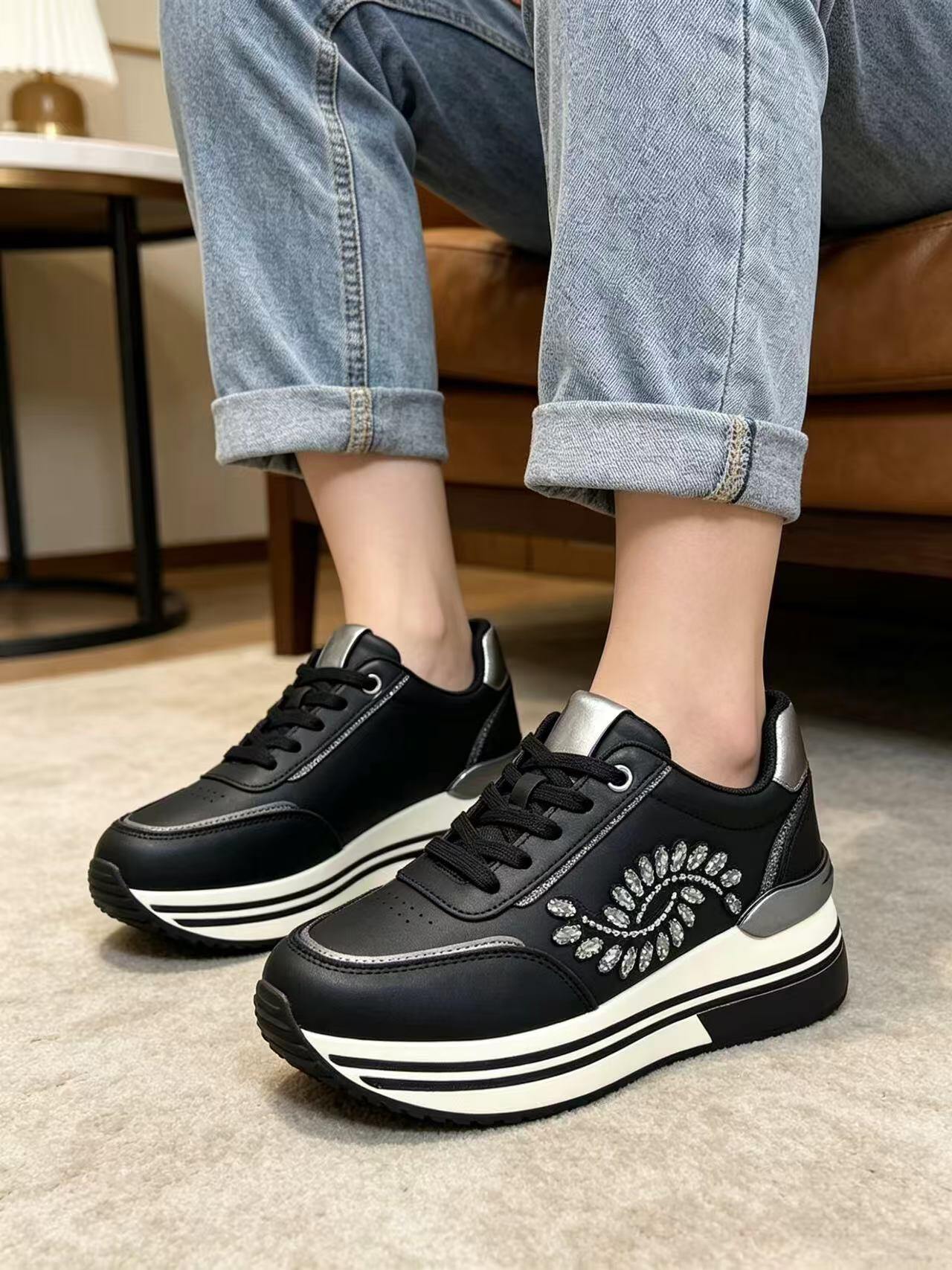 Mayorista BEAVITA SHOES - Zapatillas con cuña y strass para mujer
