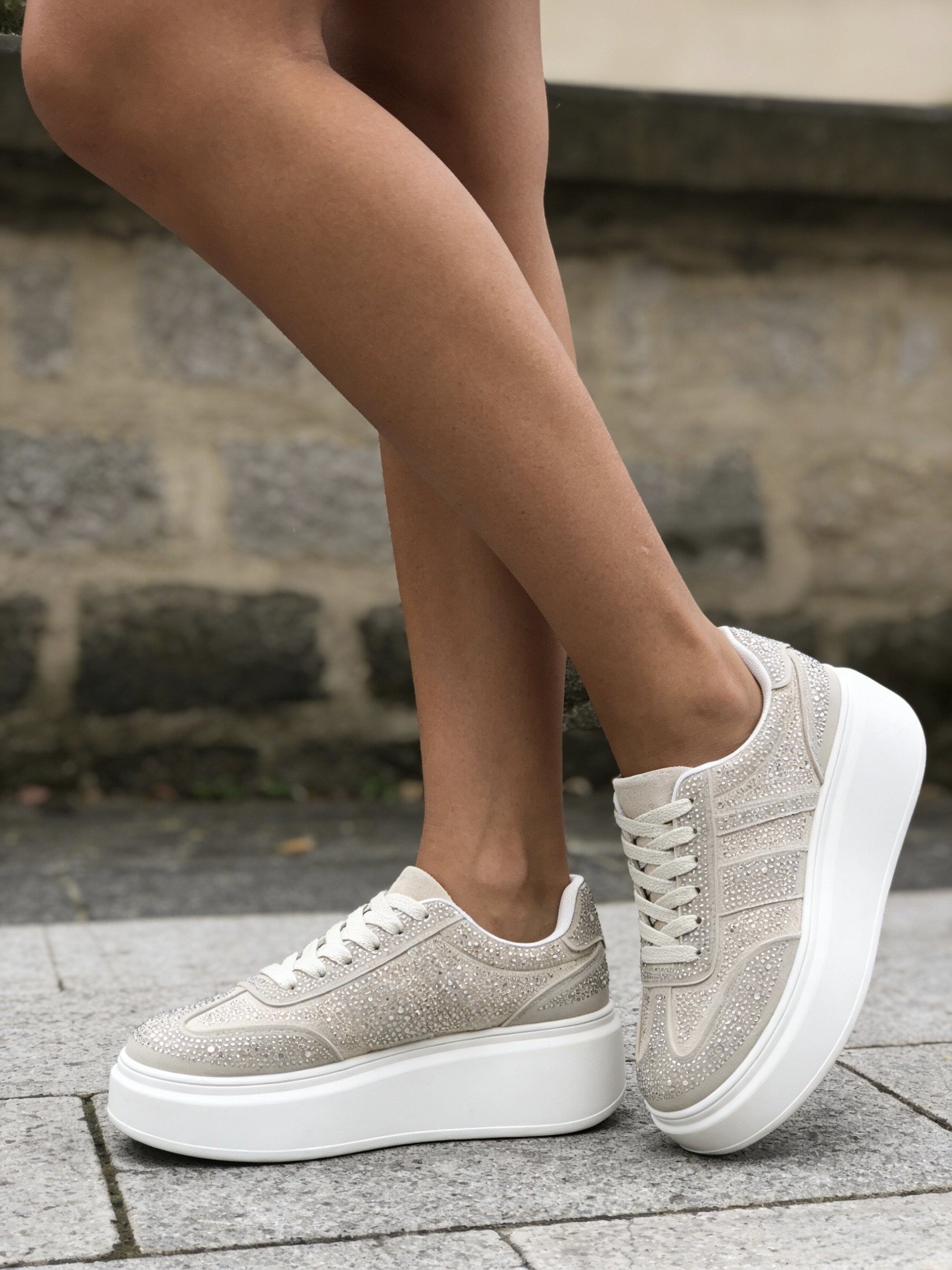 Wholesaler BEAVITA SHOES - Women's platform sneakers with an upper covered in rhinestones