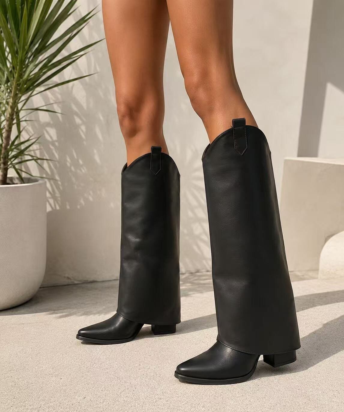 Wholesaler BEAVITA SHOES - Black gaiter boots with a minimalist design inspired by Texan style, featuring a pointed toe and geometric block heel.