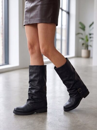 Großhändler BEAVITA SHOES - Hohe Stiefel aus weichem Leder mit Schnalle. Großhändler BEAVITA SHOES - Hohe Stiefel aus weichem Leder mit Schnalle.