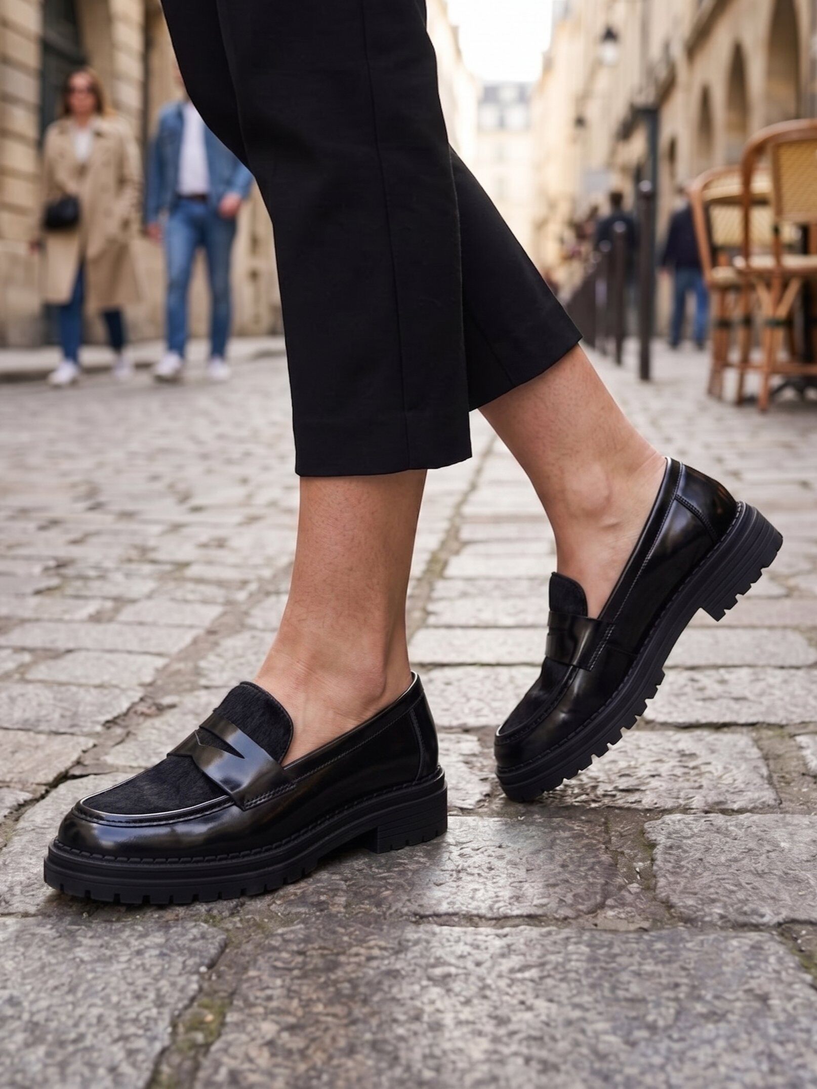 Wholesaler BEAVITA SHOES - Loafers with genuine black leather sole and pony hair detail.
