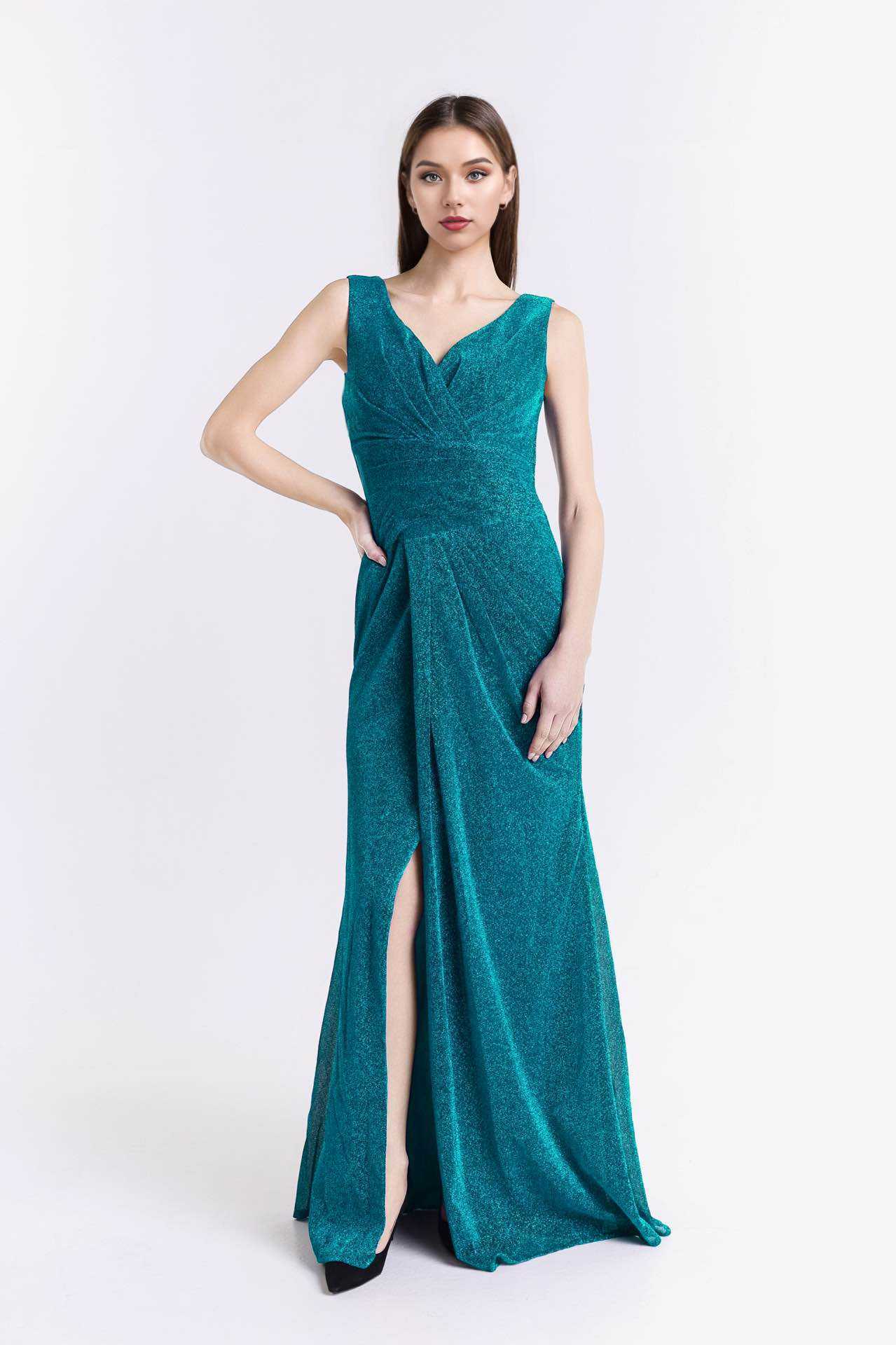 Wholesaler BEHOO - Elegant evening dress with V-neck, shiny fabric, and front slit
