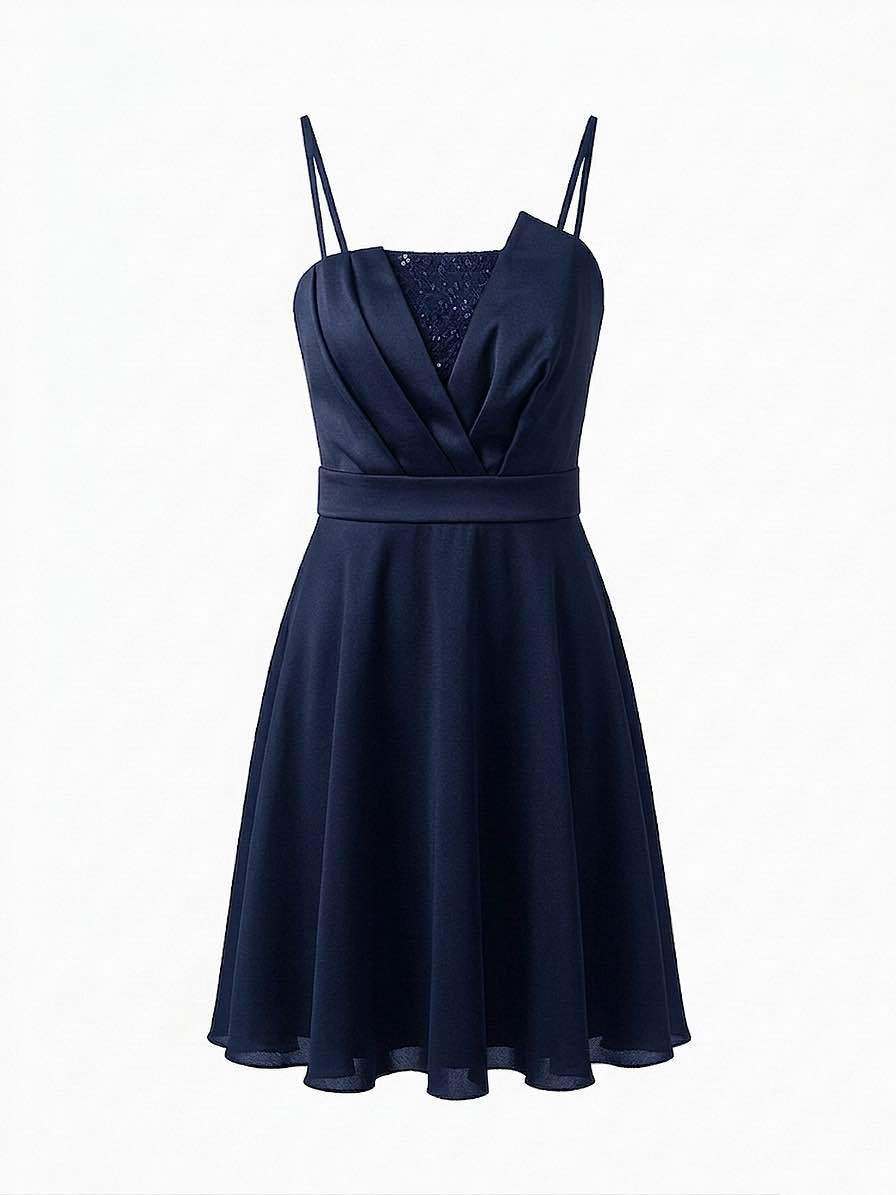 Grossiste BEHOO - Robe Courte Élégante avec Bretelles Fines et Insert en Dentelle