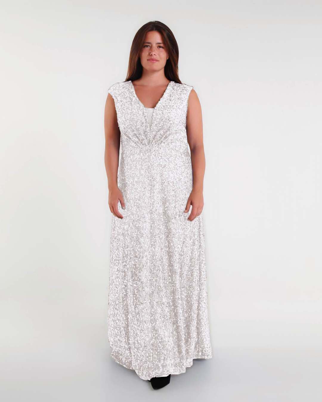 Wholesaler BEHOO - Curvy women's long dress with sequins and V-neck