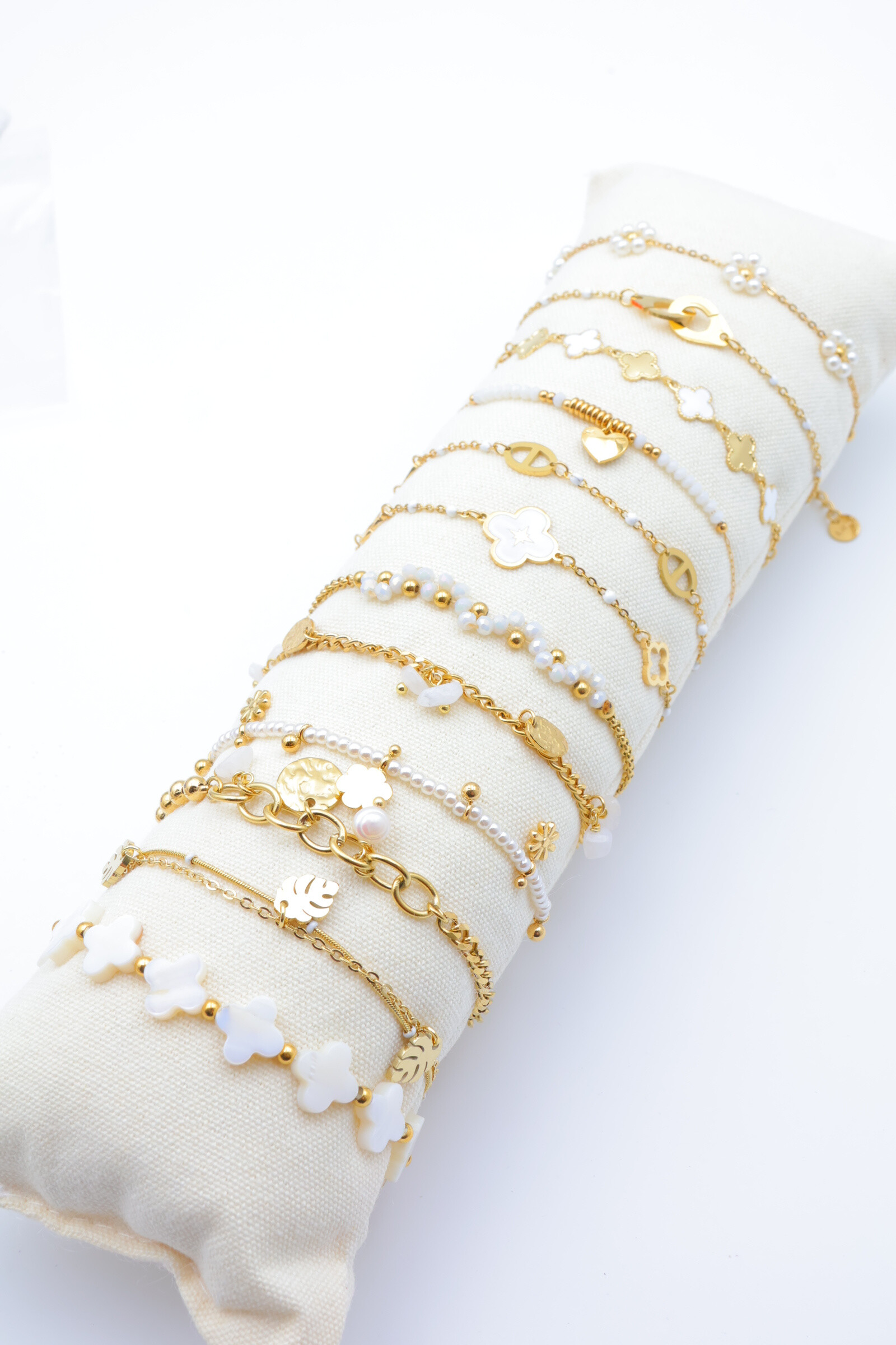 Grossista Beli & Jolie - Set di 12 braccialetti in acciaio inossidabile con cuscino