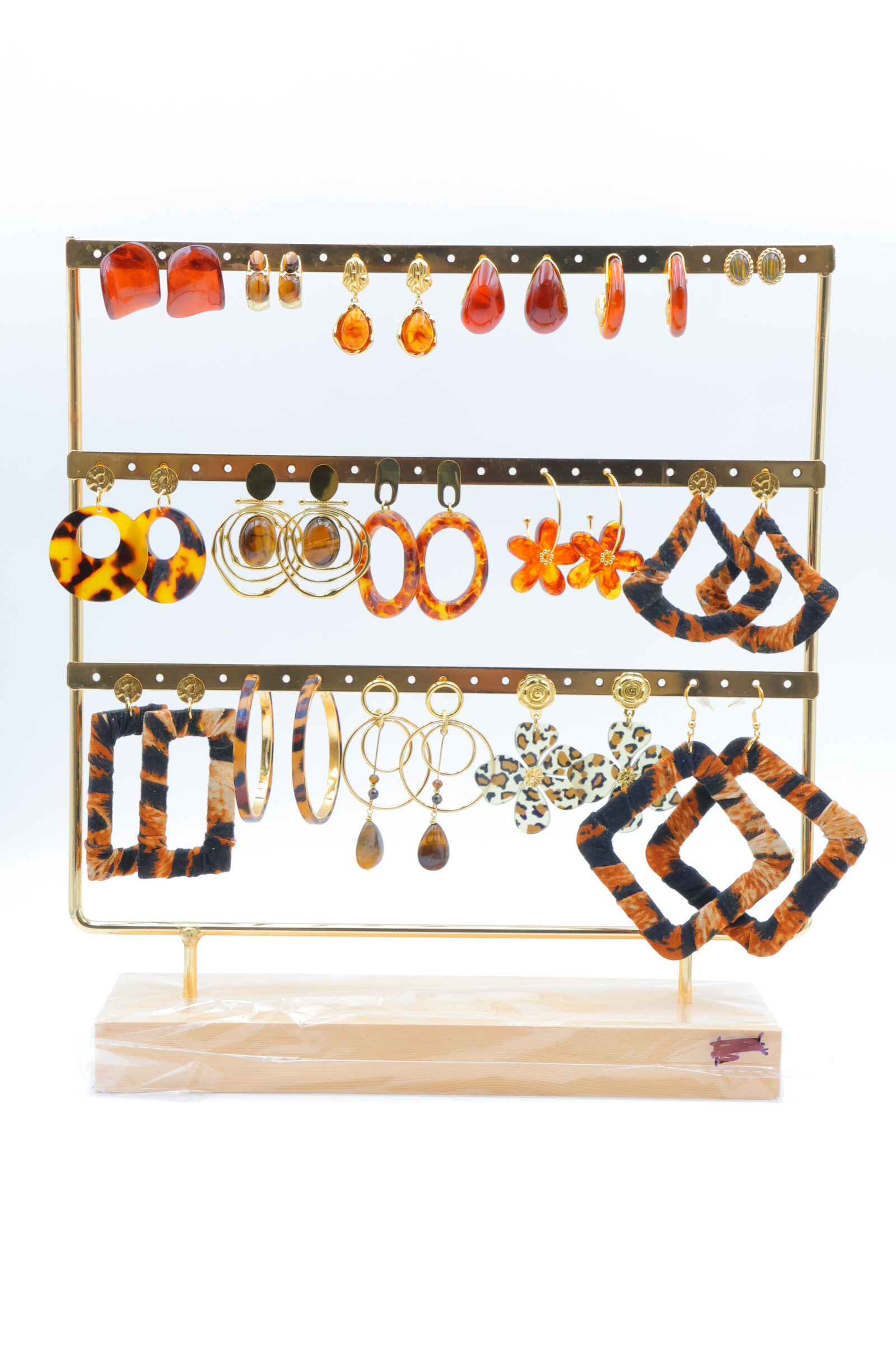 Mayorista Beli & Jolie - Set de 15 pendientes con display.